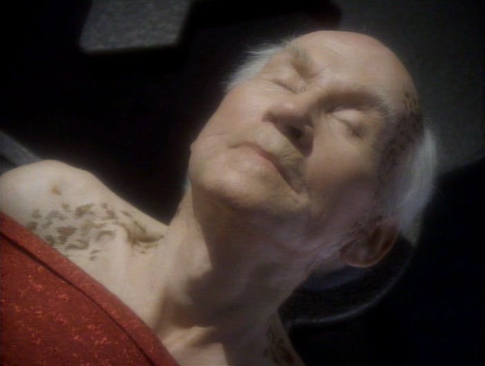 On a biobed, moments following the Dax symbiont's transfer from Curzon to Jadzia in 'Emissary'