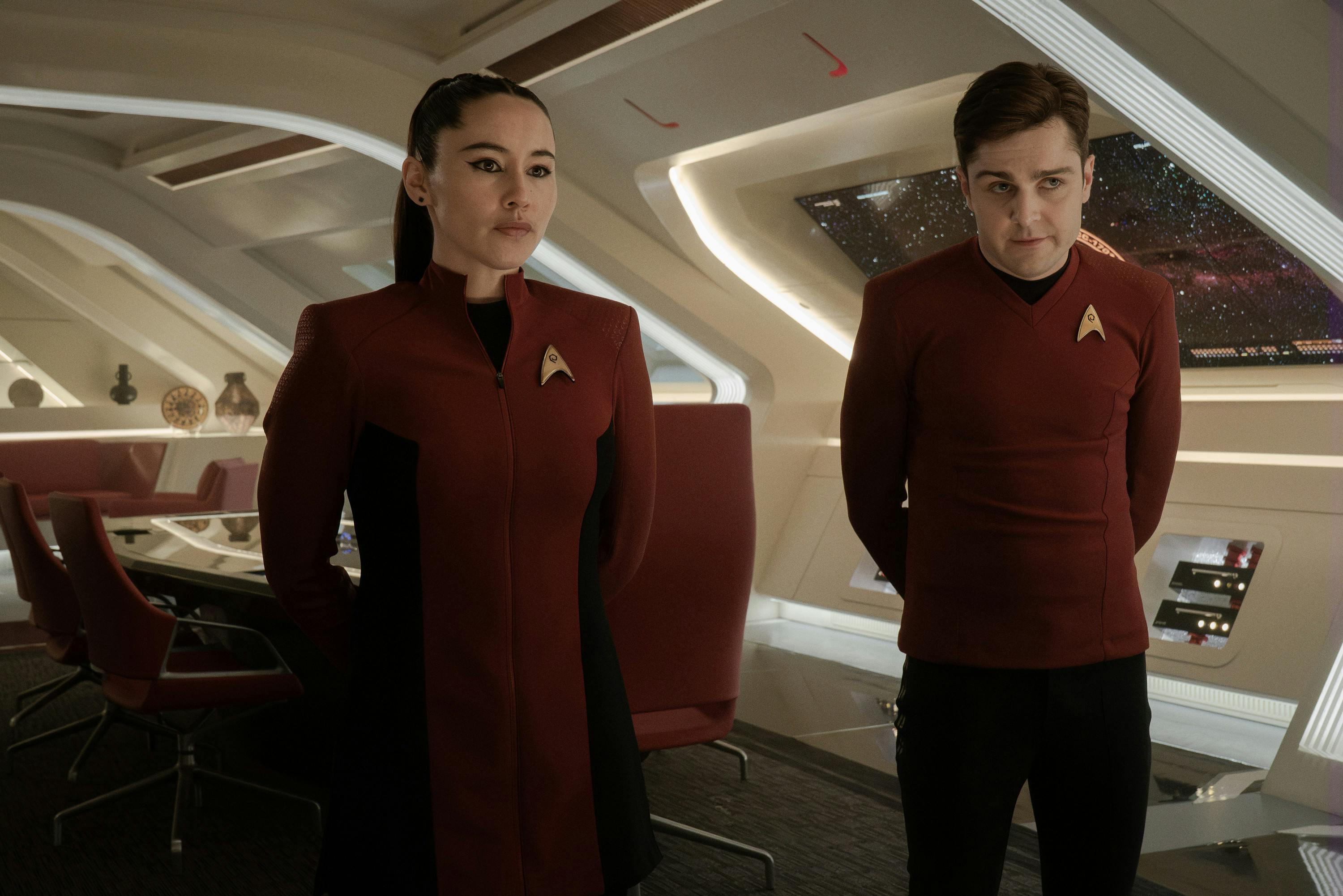 La'An and Scotty debrief Pike in the Ready Room after testing the Holodeck in 'A Space Adventure Hour'