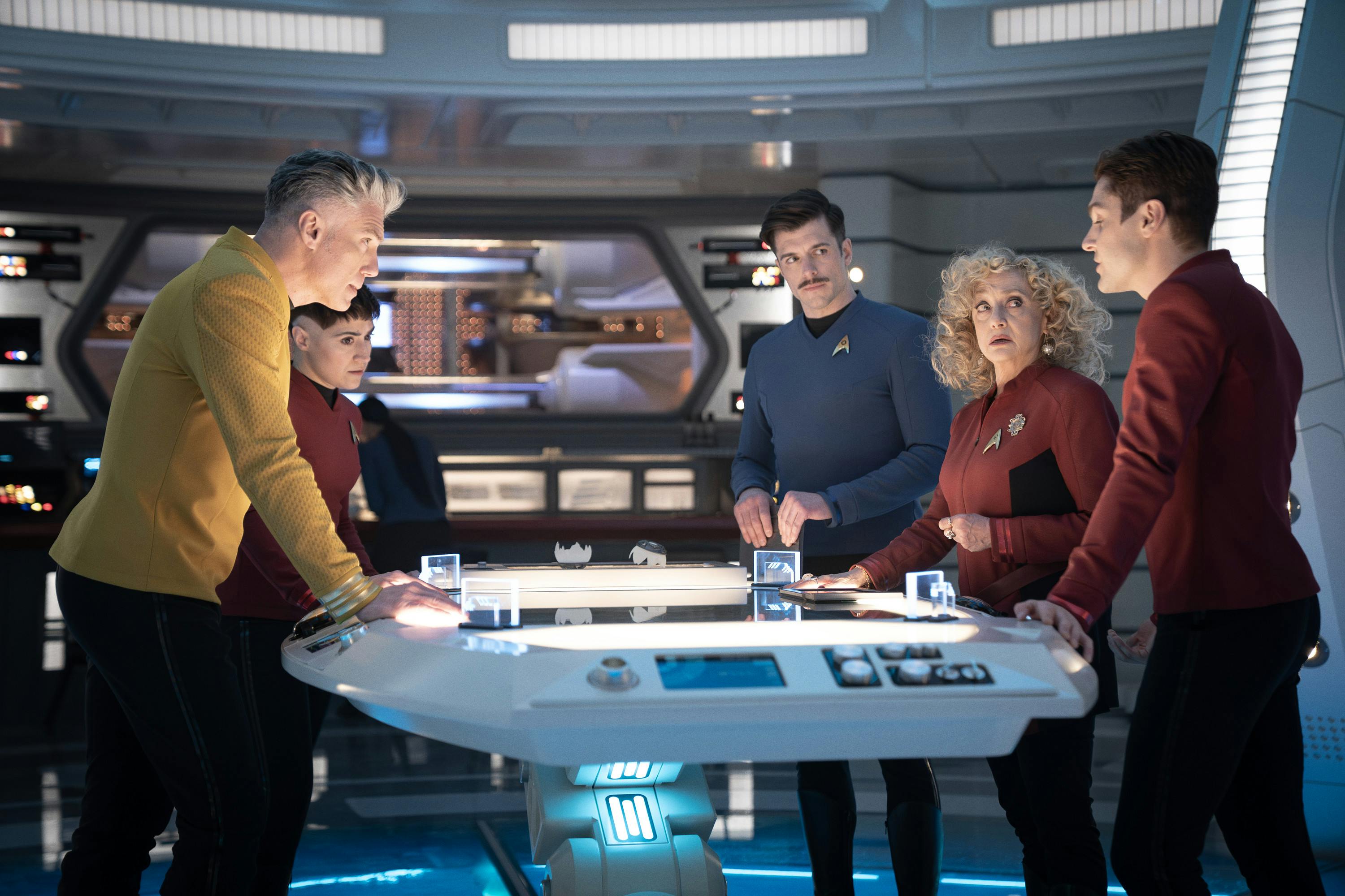 In the Science Lab, Pike, Ortegas, Sam Kirk, Pelia, and Scotty run tests on the glowing orb in 'Through the Lens of Time'