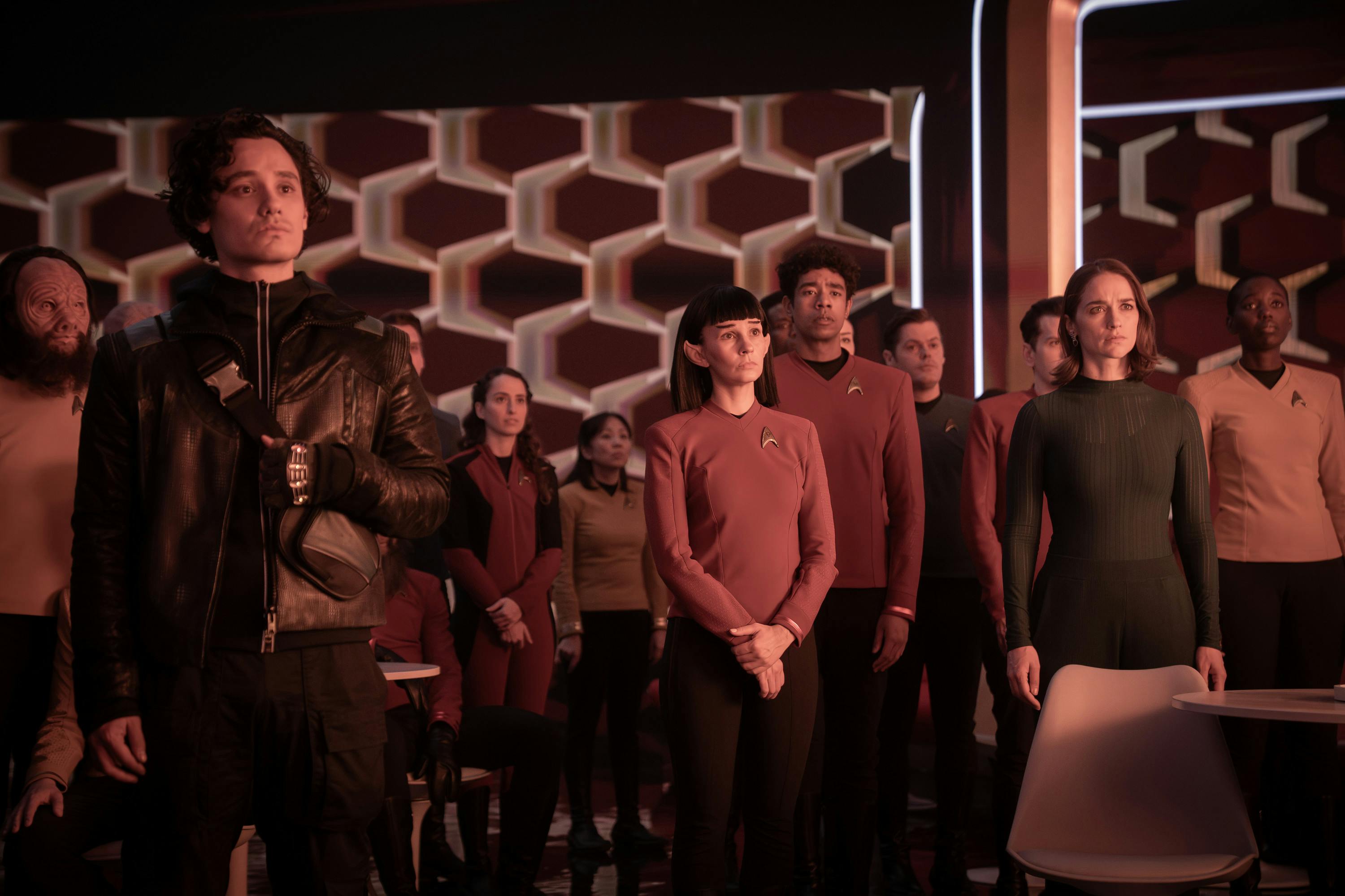 In the mess hall, Beto and the Enterprise crew look out the window at the Jikaru in 'What is Starfleet?'