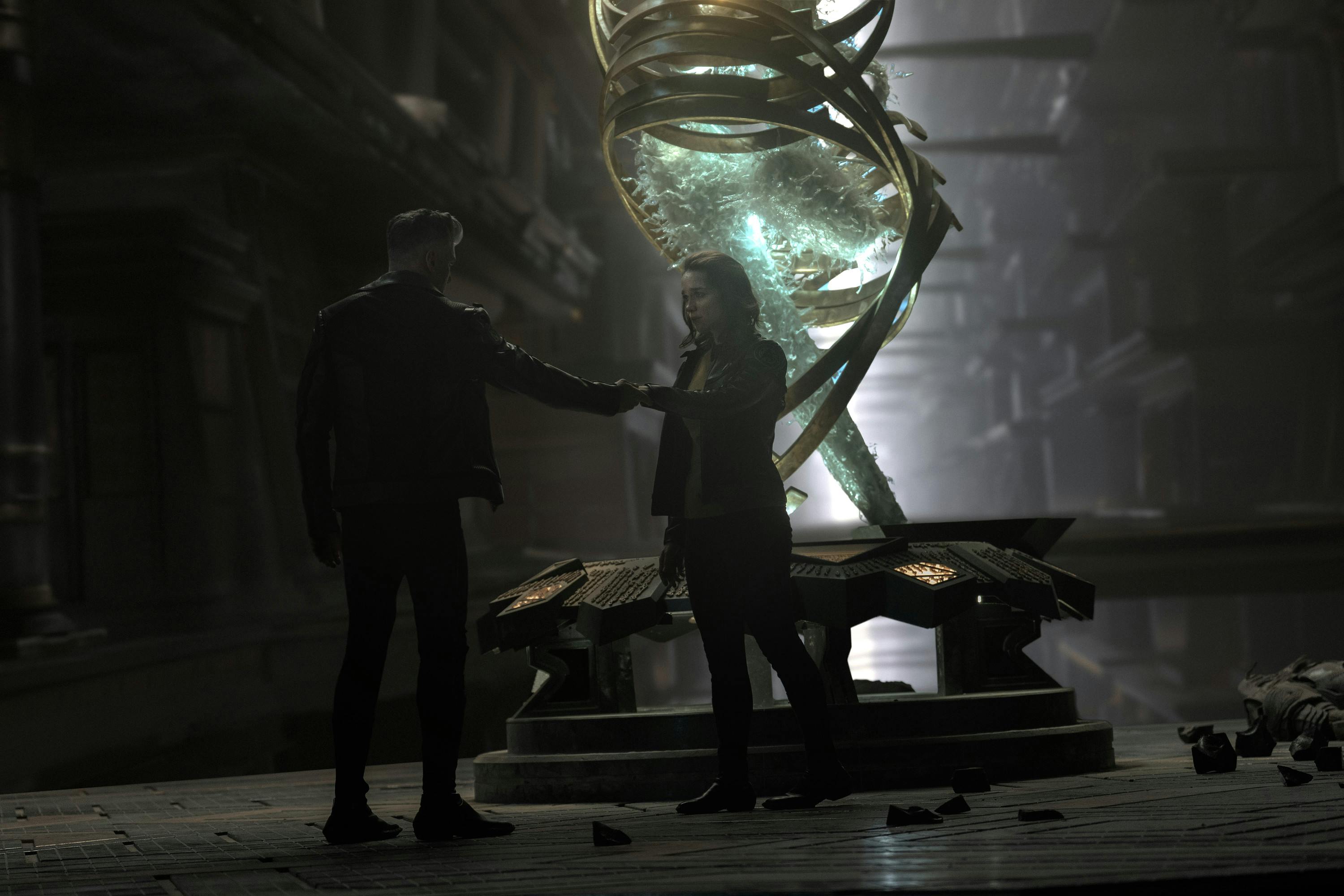 Pike and Batel holds hands in front of the statue in 'New Life and New Civilizations'