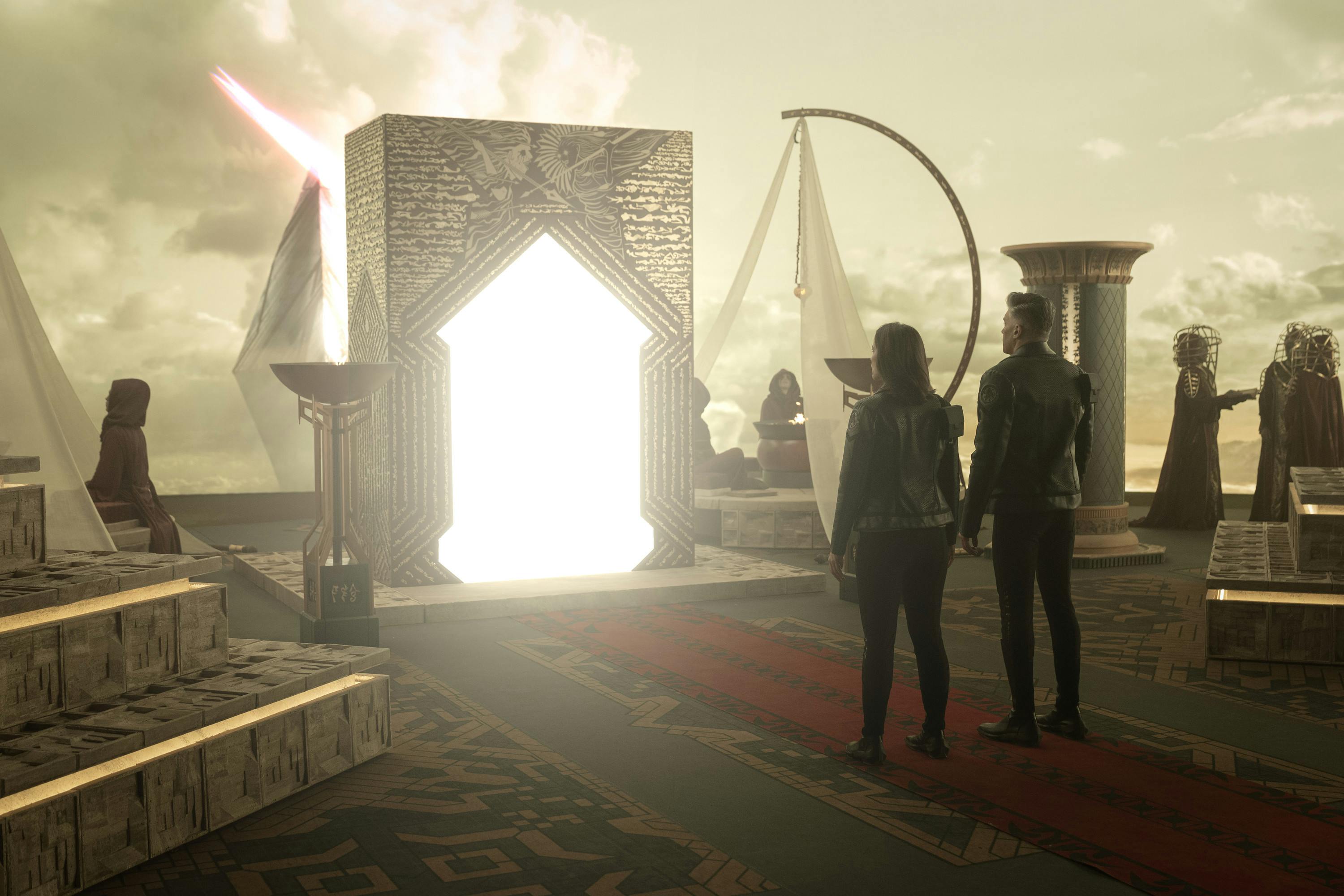 Batel and Pike approach the portal in the Skygowan's High Chamber in 'New Life and New Civilizations'
