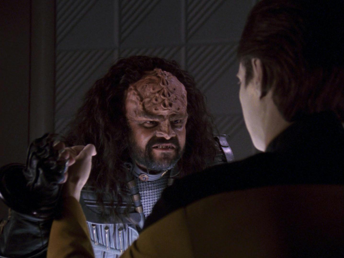 At 10 Forward, the Klingon Nu'Daq seeks out Data and challenges him to the B'aht Qul challenge in 'The Chase'