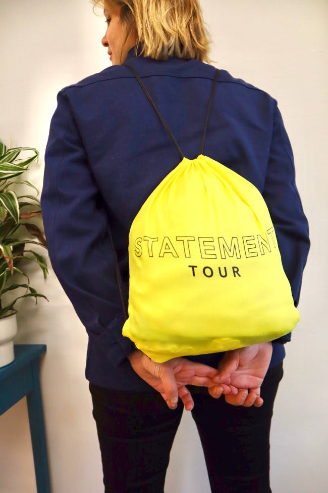 Gul gymbag med texten "Statement Tour"