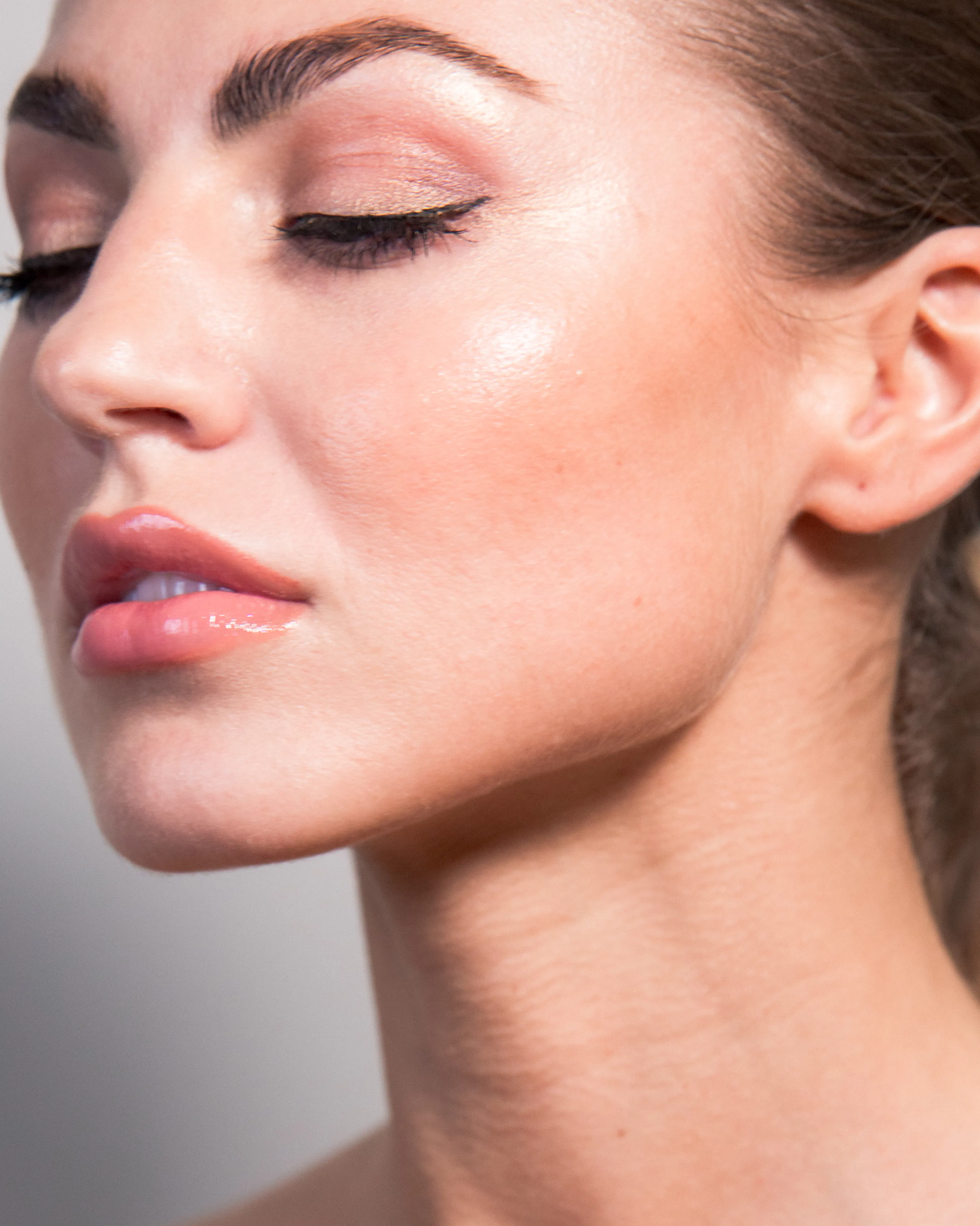 Patientin mit definierten Hals SA Aesthetics berlin