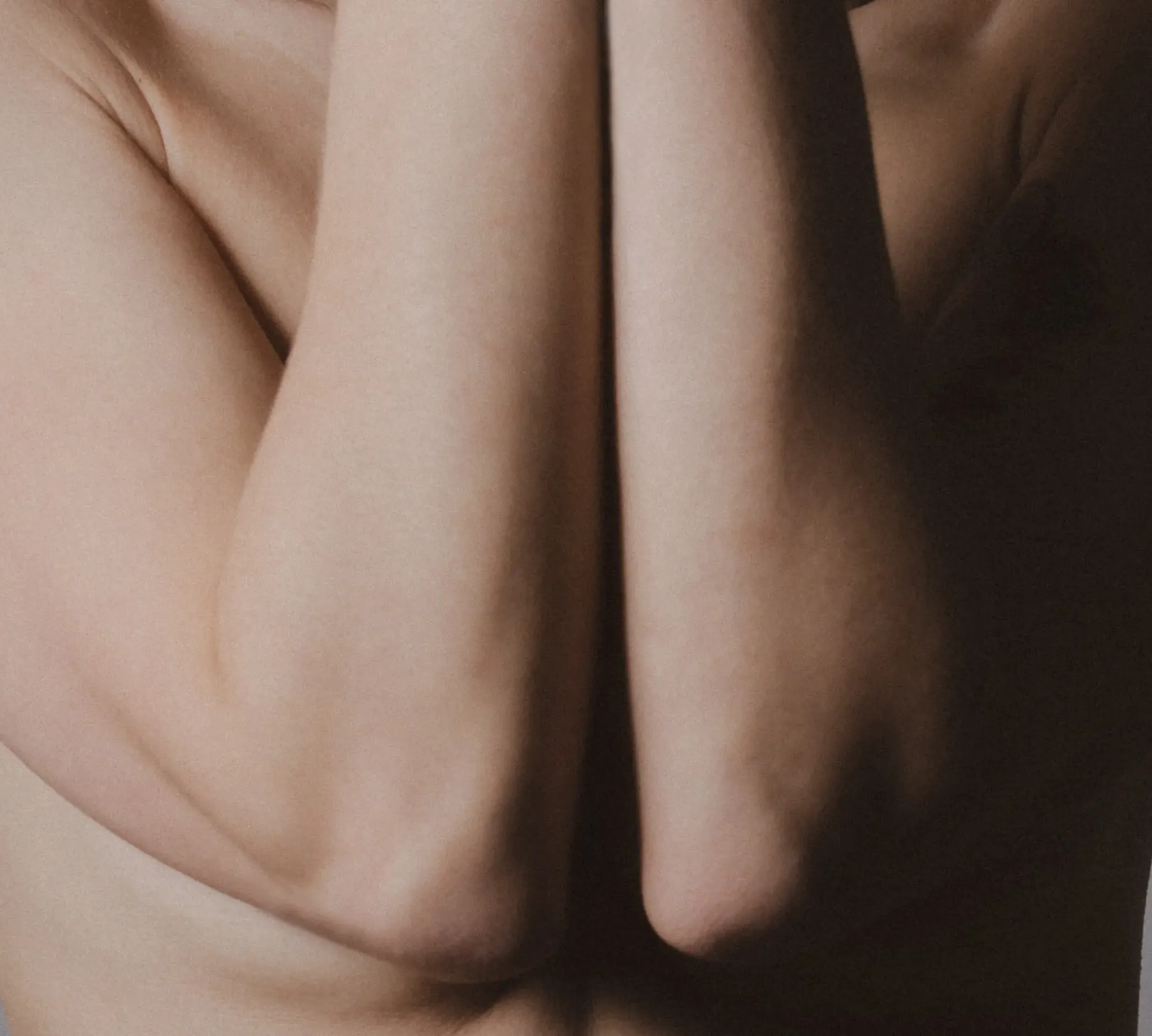 Stavrakis Aesthetics Berlin – Brustvergrößerung mit Implantate - Hintergrundbild