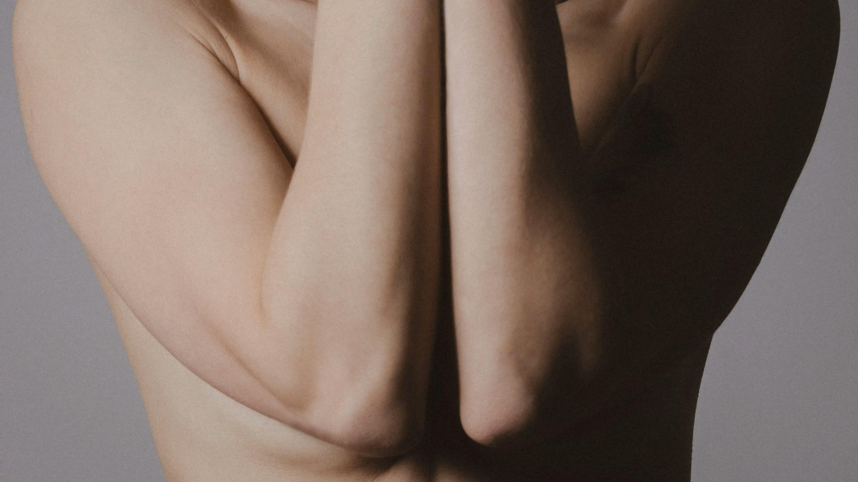 Stavrakis Aesthetics Berlin – Brustvergrößerung mit Implantate - Hintergrundbild