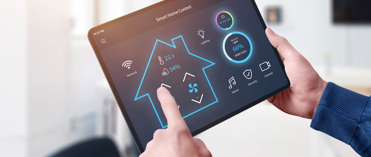 Smart Home und Automation von Steinkühler in Leverkusen auf dem Tablet steuern.