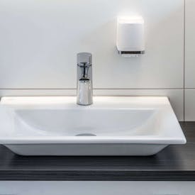Neues modernes Waschbecken mit der Teilbad Modernisierung von Steinkühler in Leverkusen.