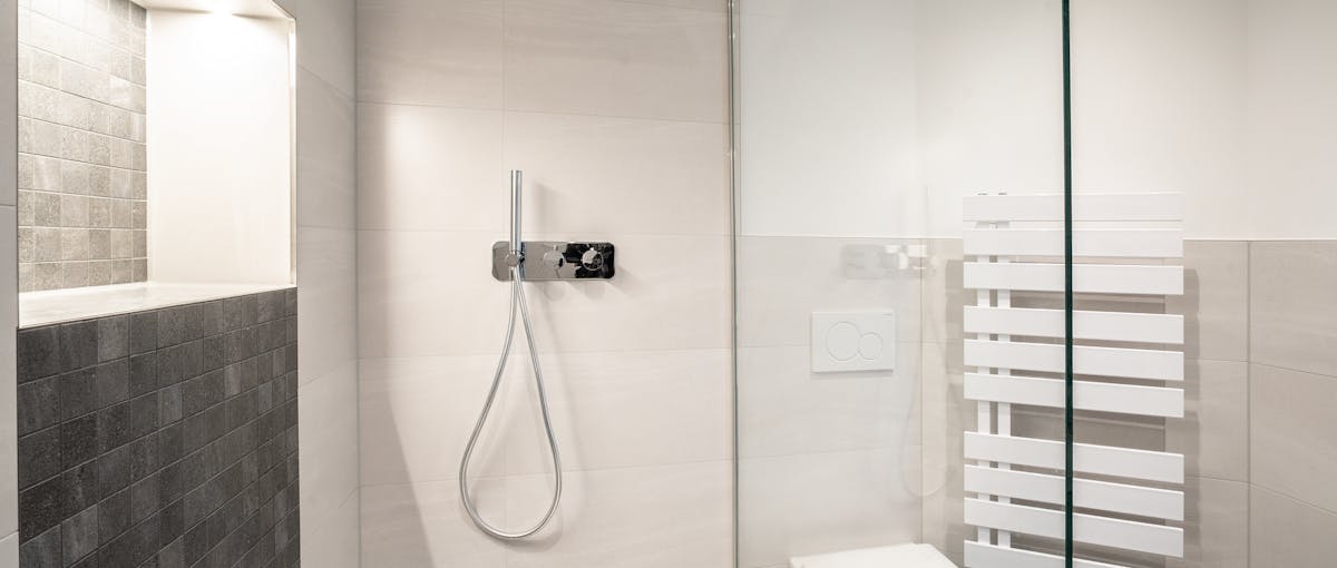 Moderne Dusche von Steinkühler aus Leverkusen