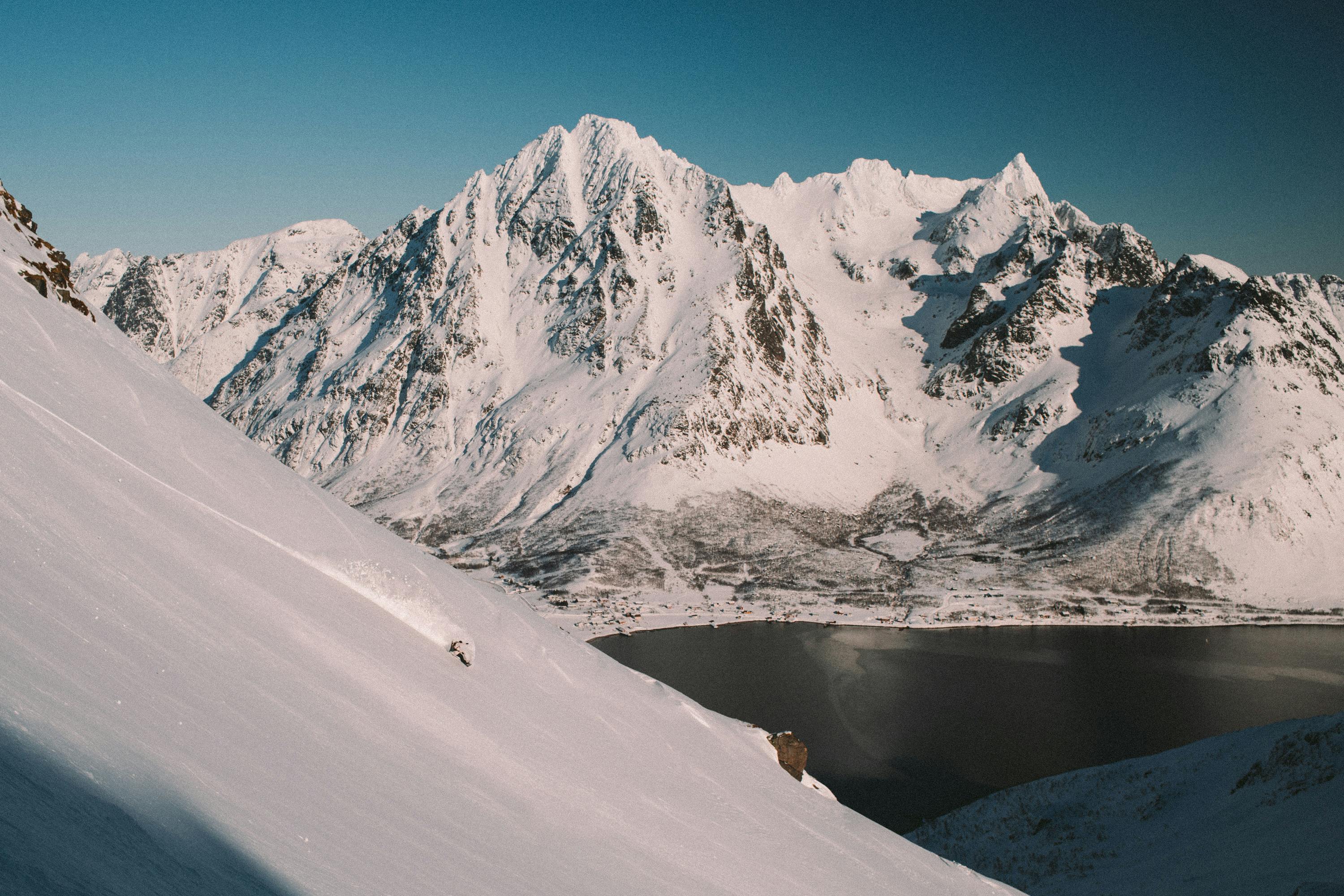 Lofoten Splitboard Powder Turn