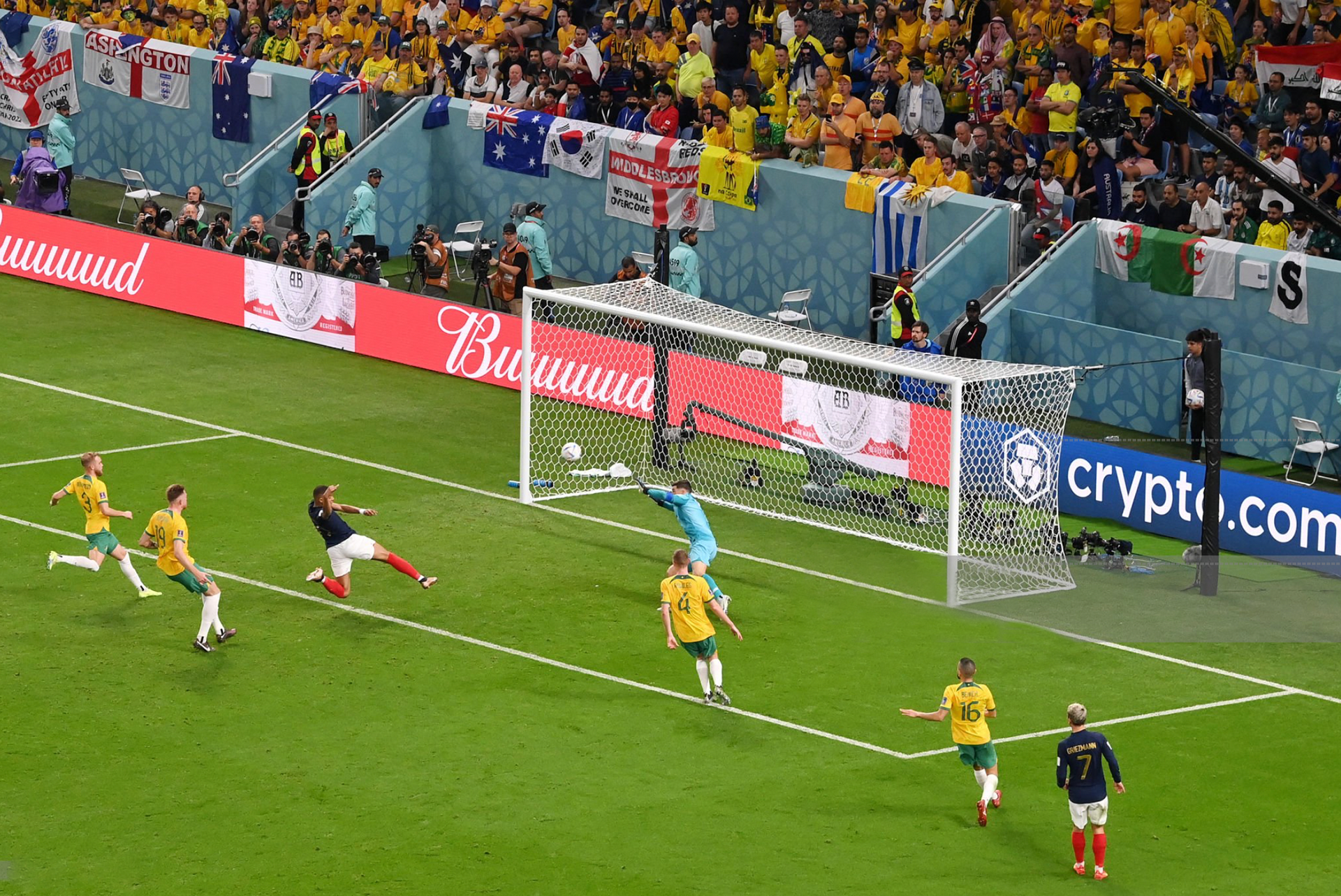 Stephan Schwarz | Creative Director & Copywriter | AB InBev - Buuuuuuud