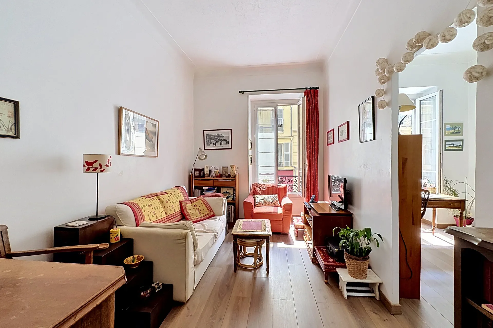Salon + bureau