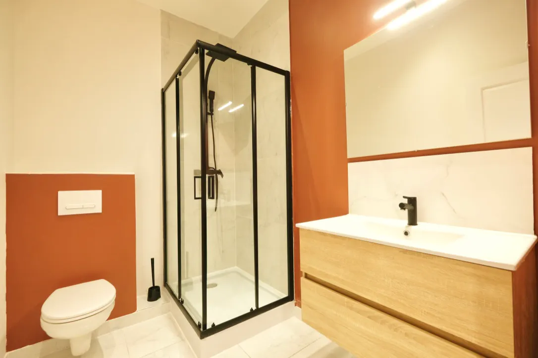 Salle d'eau avec wc