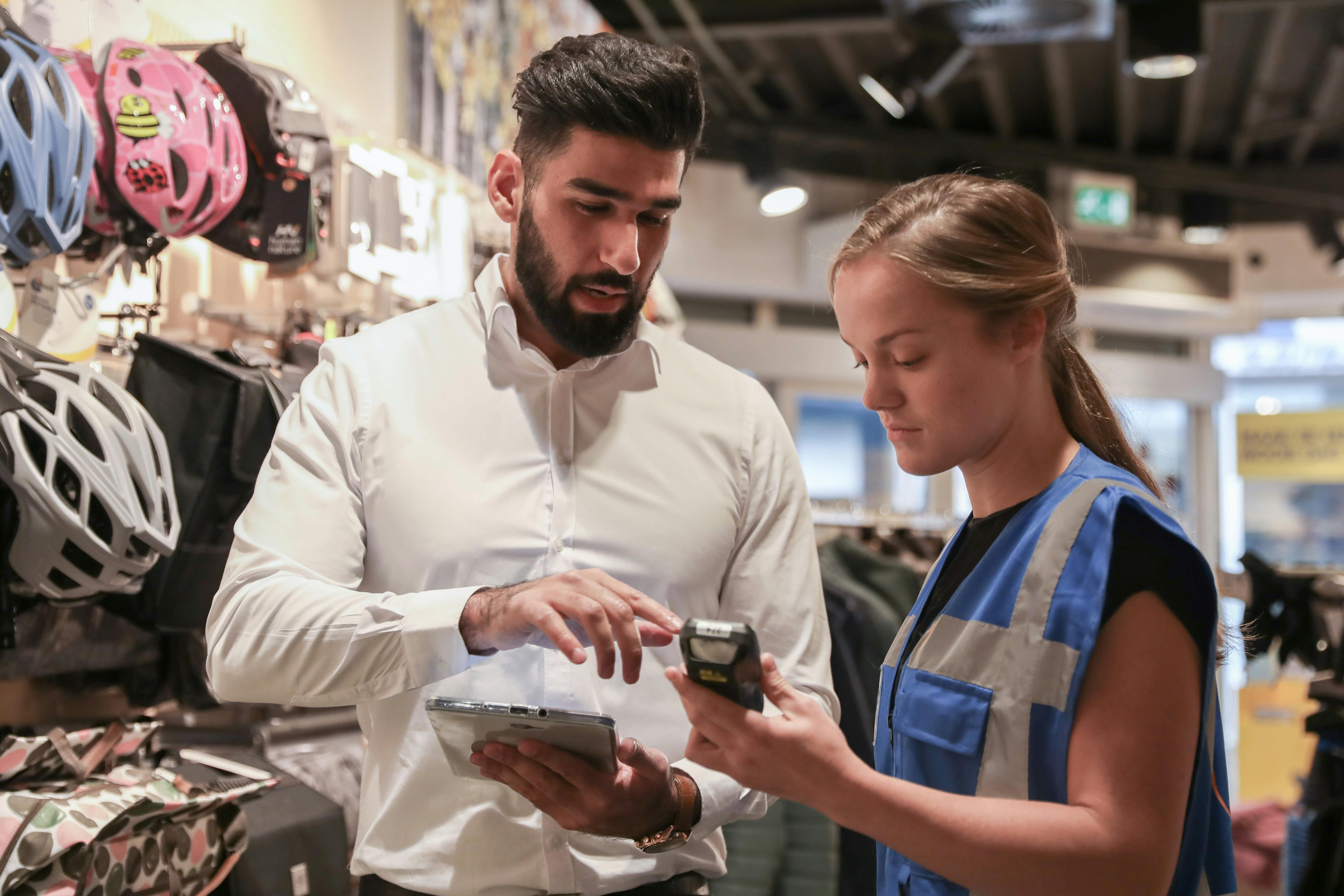 Stocktrace employer gives instructions on how the inventory control software works
