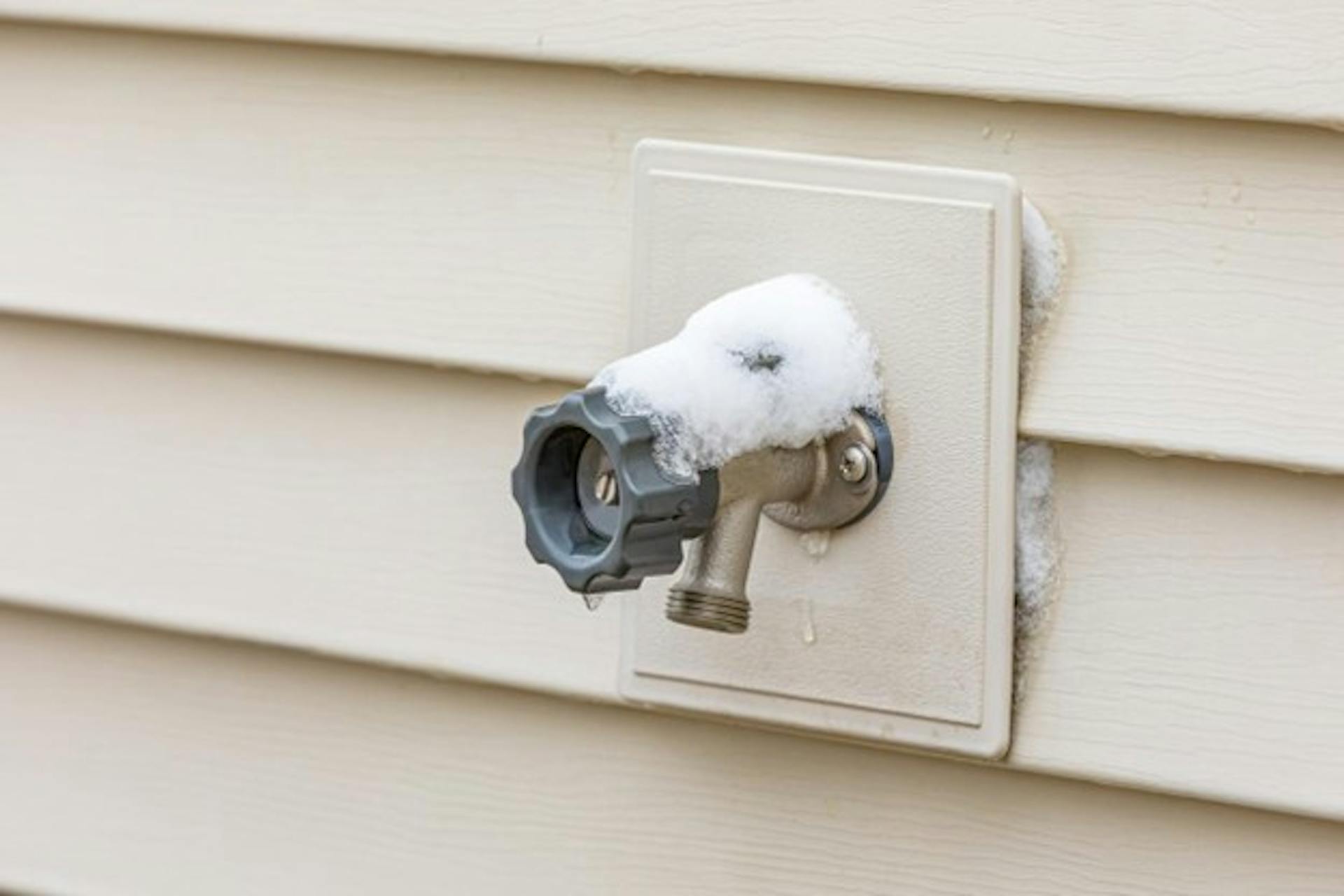 an outdoor faucet freezes over due to the cold temperartures