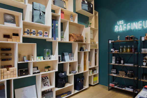 aantrekkelijke product presentatie in pop-up winkel interieur