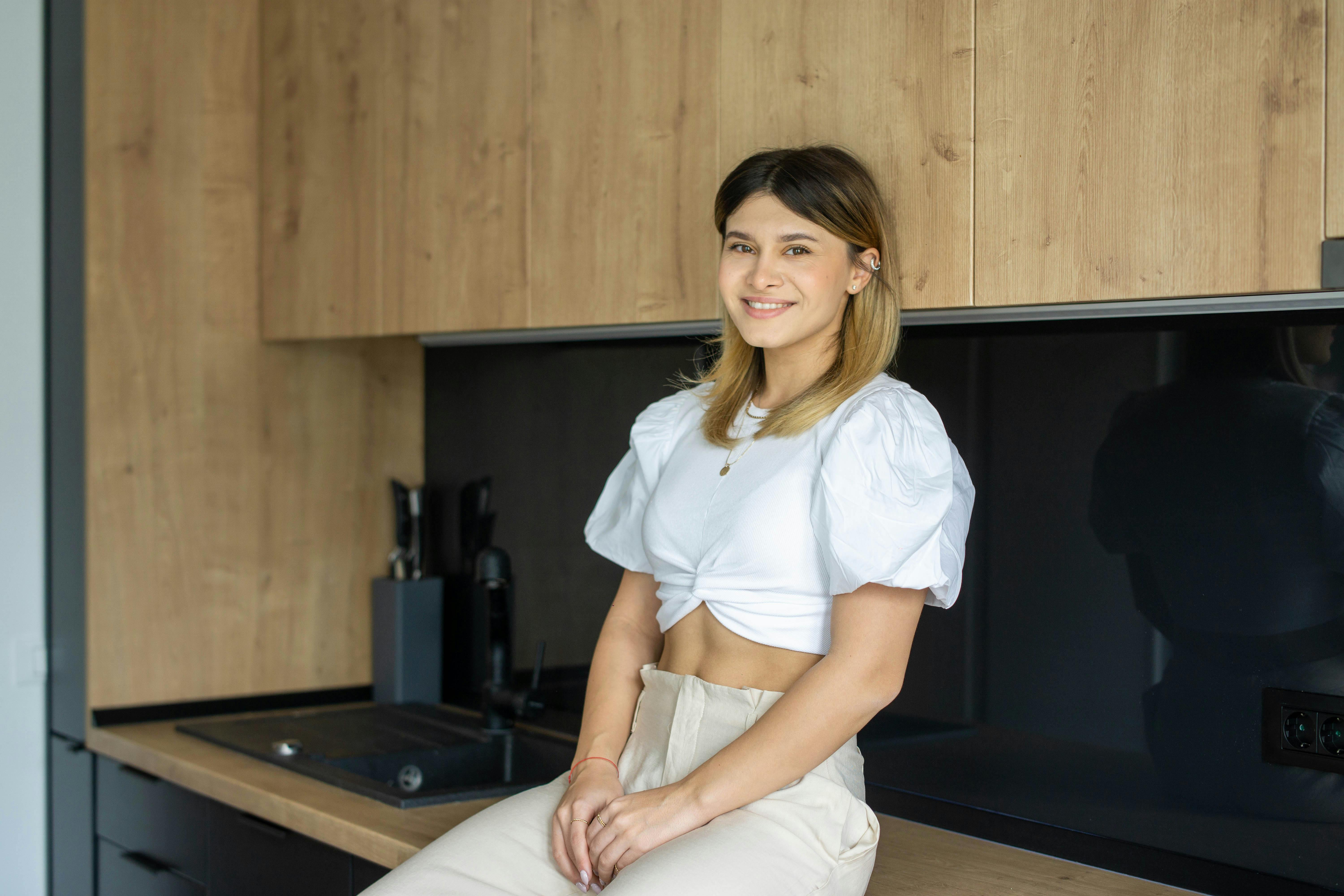 Casă de gimnastă: Diana Bulimar a amenajat studioul în living și are libertate de mișcare chiar pe balcon