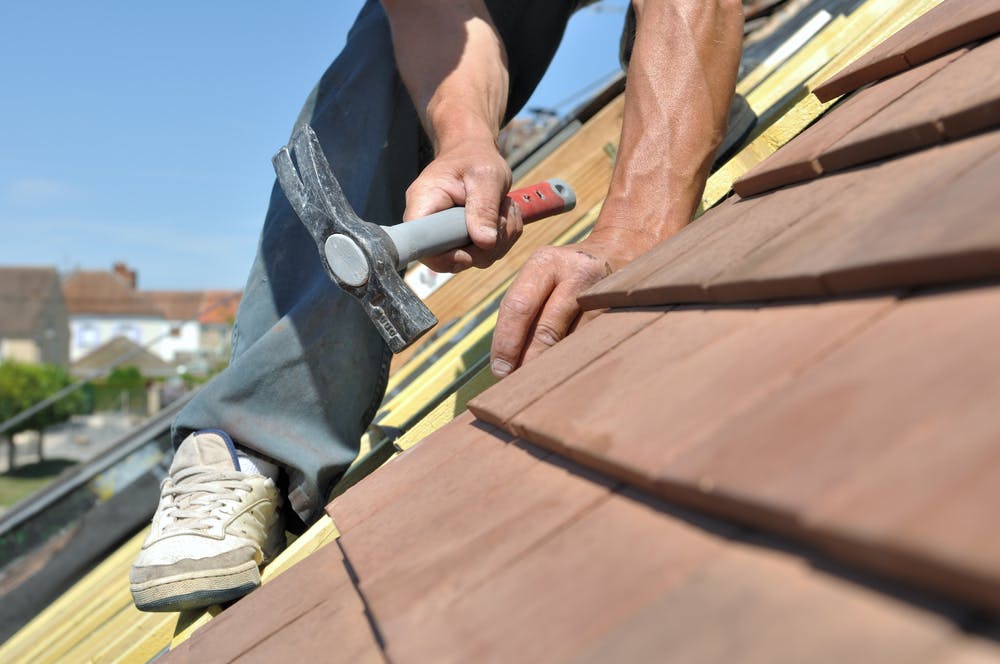 Renovarea acoperisului - lucrari, pret manopera, materiale | Storia RO