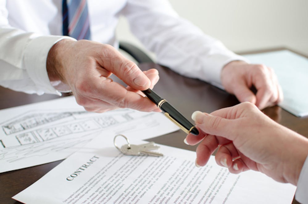 Contract vânzare cumpărare – acte necesare, taxe notariale, ce trebuie să știe vânzătorul și cumpărătorul unui apartament