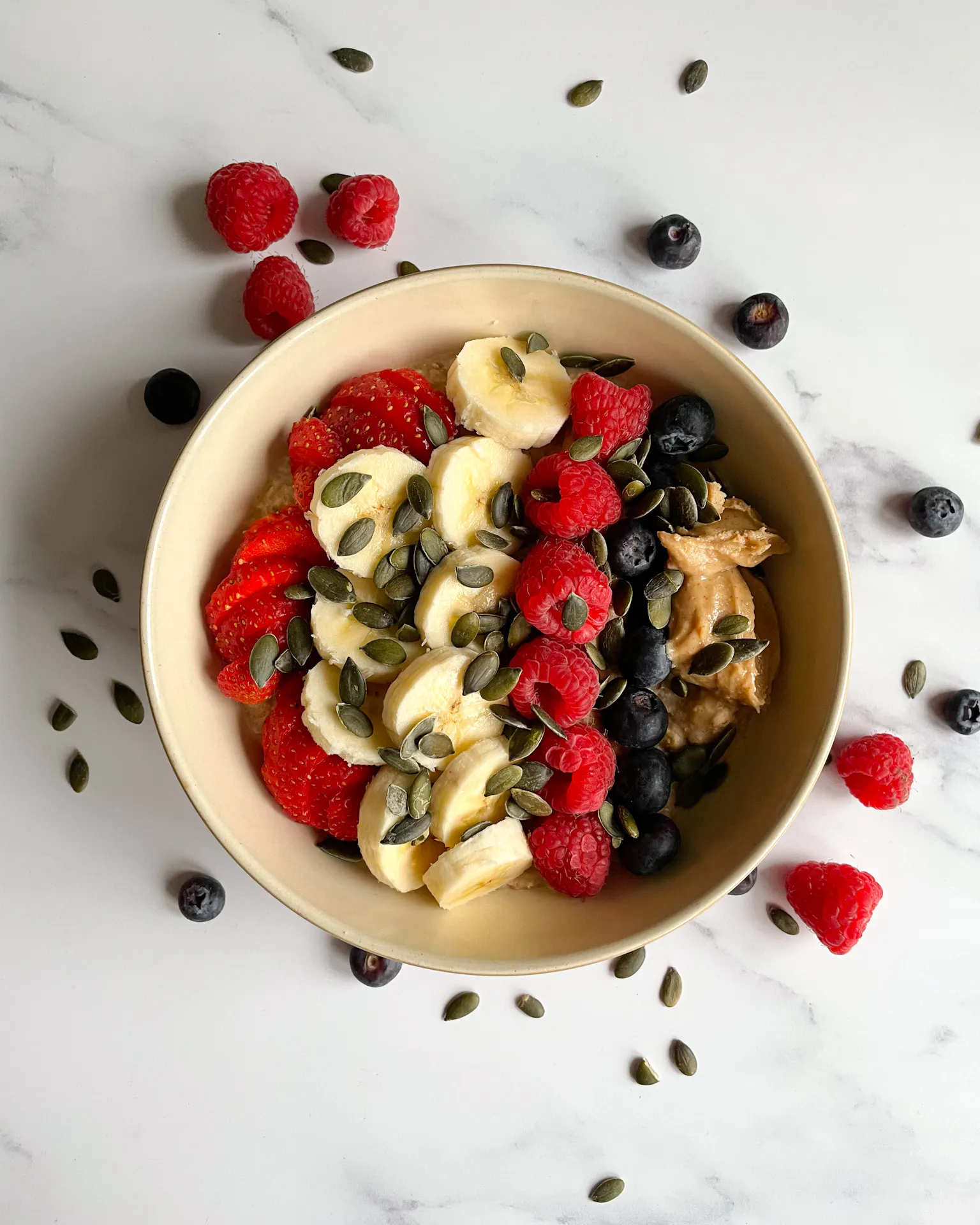 Banana & berry porridge - Stryve