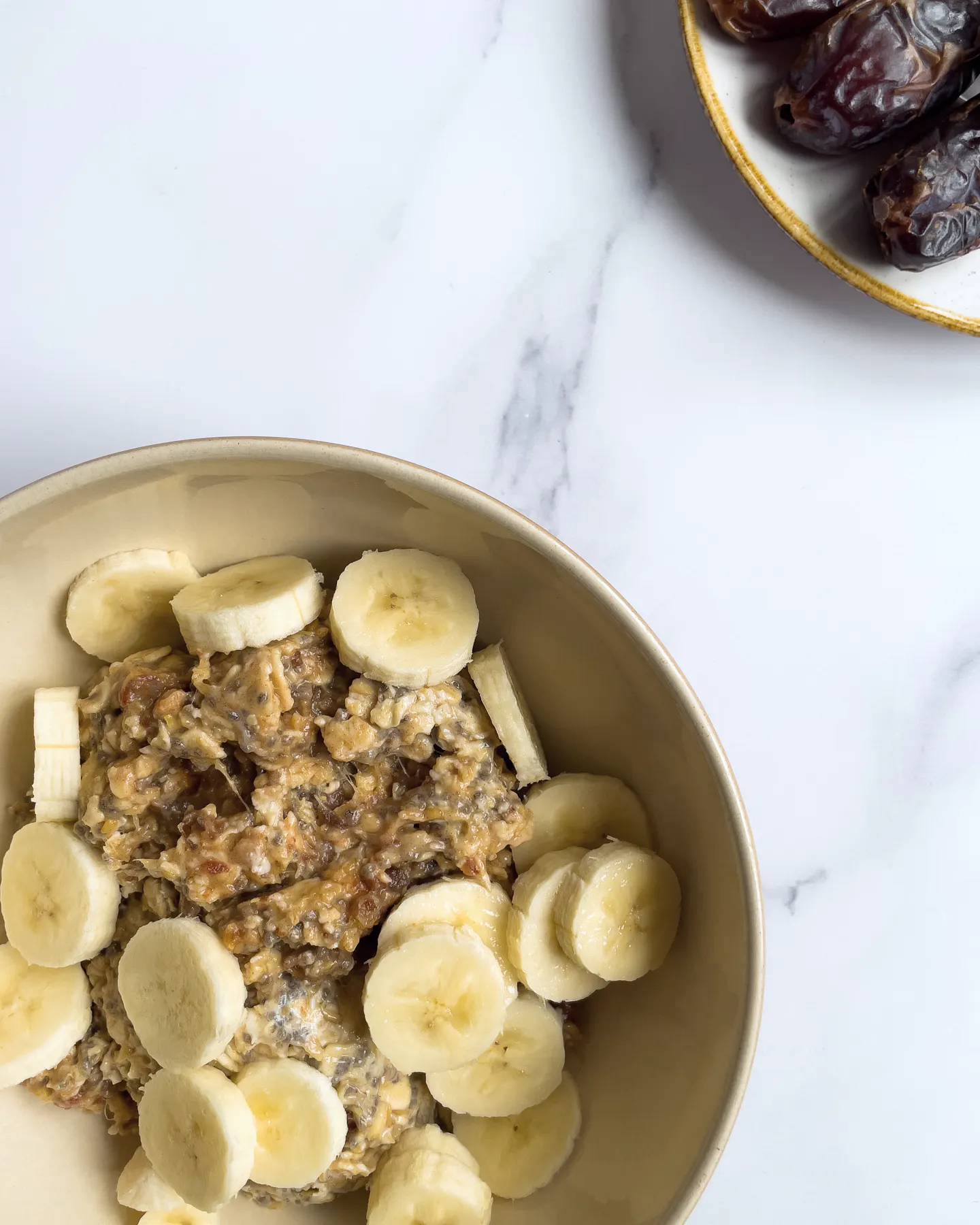 Sticky date & peanut butter overnight oats - Stryve