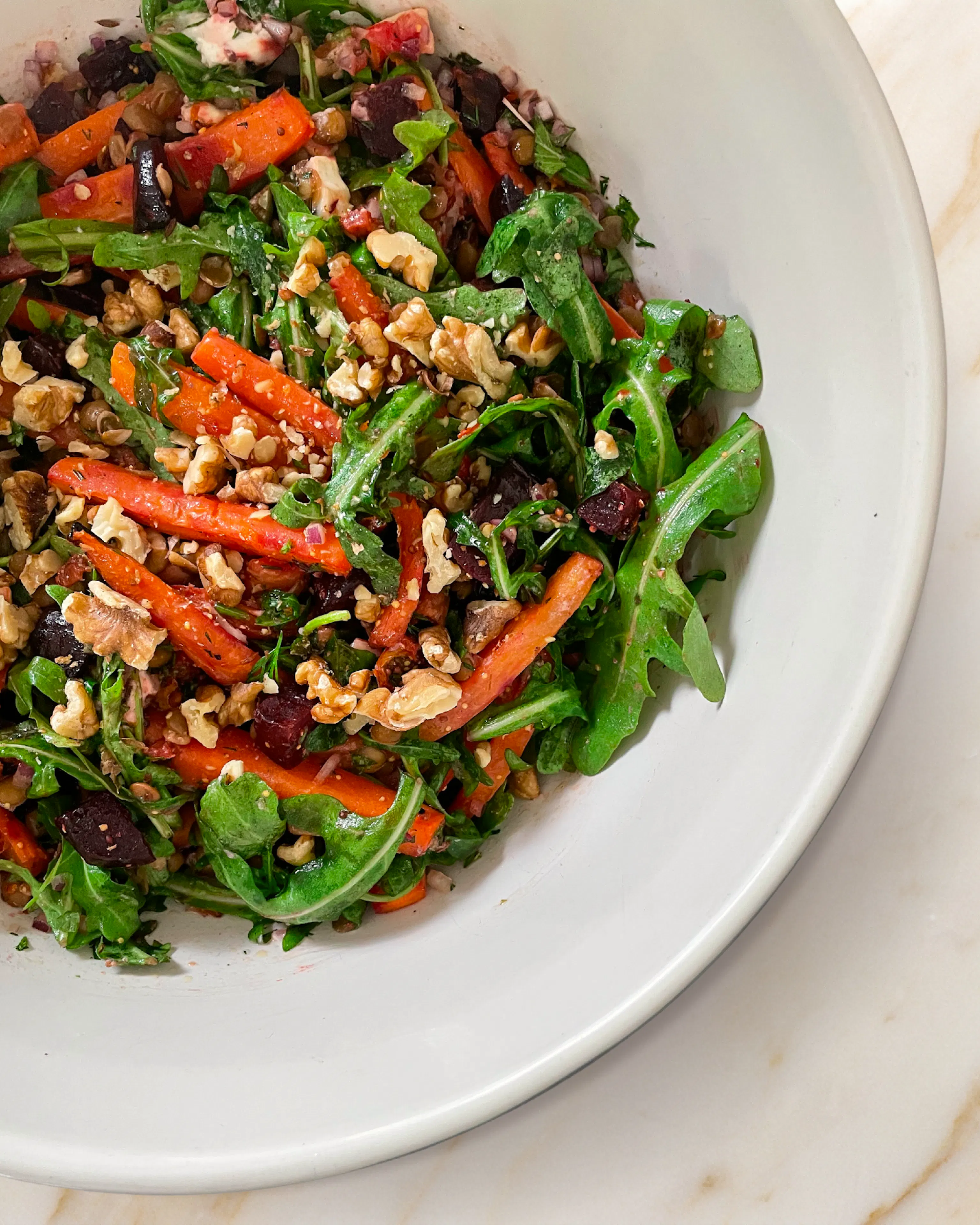Roasted beetroot, carrot, lentil & goat cheese salad - Stryve