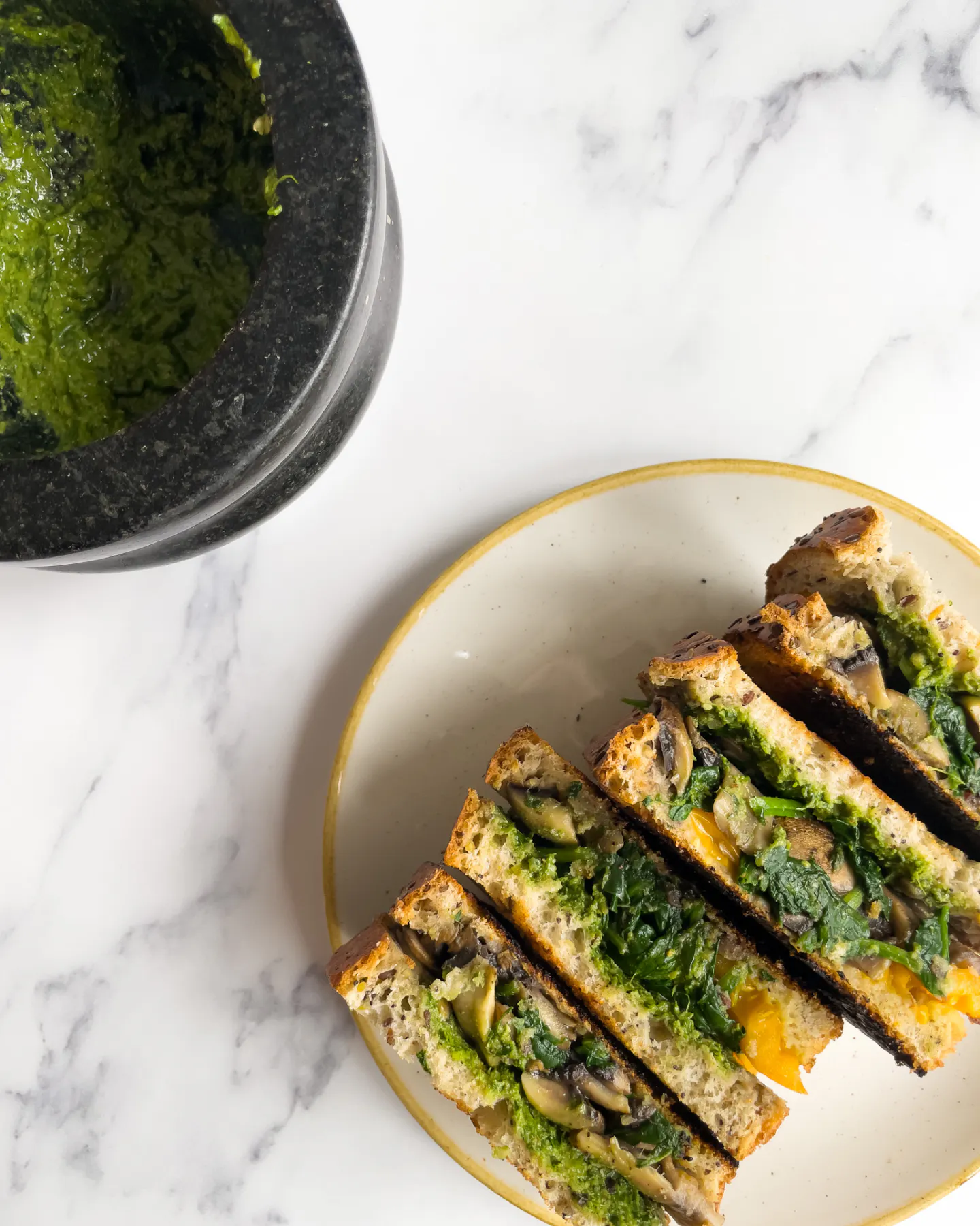 Mushroom, spinach & pesto toasted sandwich - Stryve