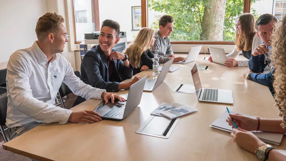 Business School Notenboom