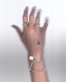 ;) RINGS & ;) NECKLACE ON ANYA'S HAND BERLIN PHOTOSCAN