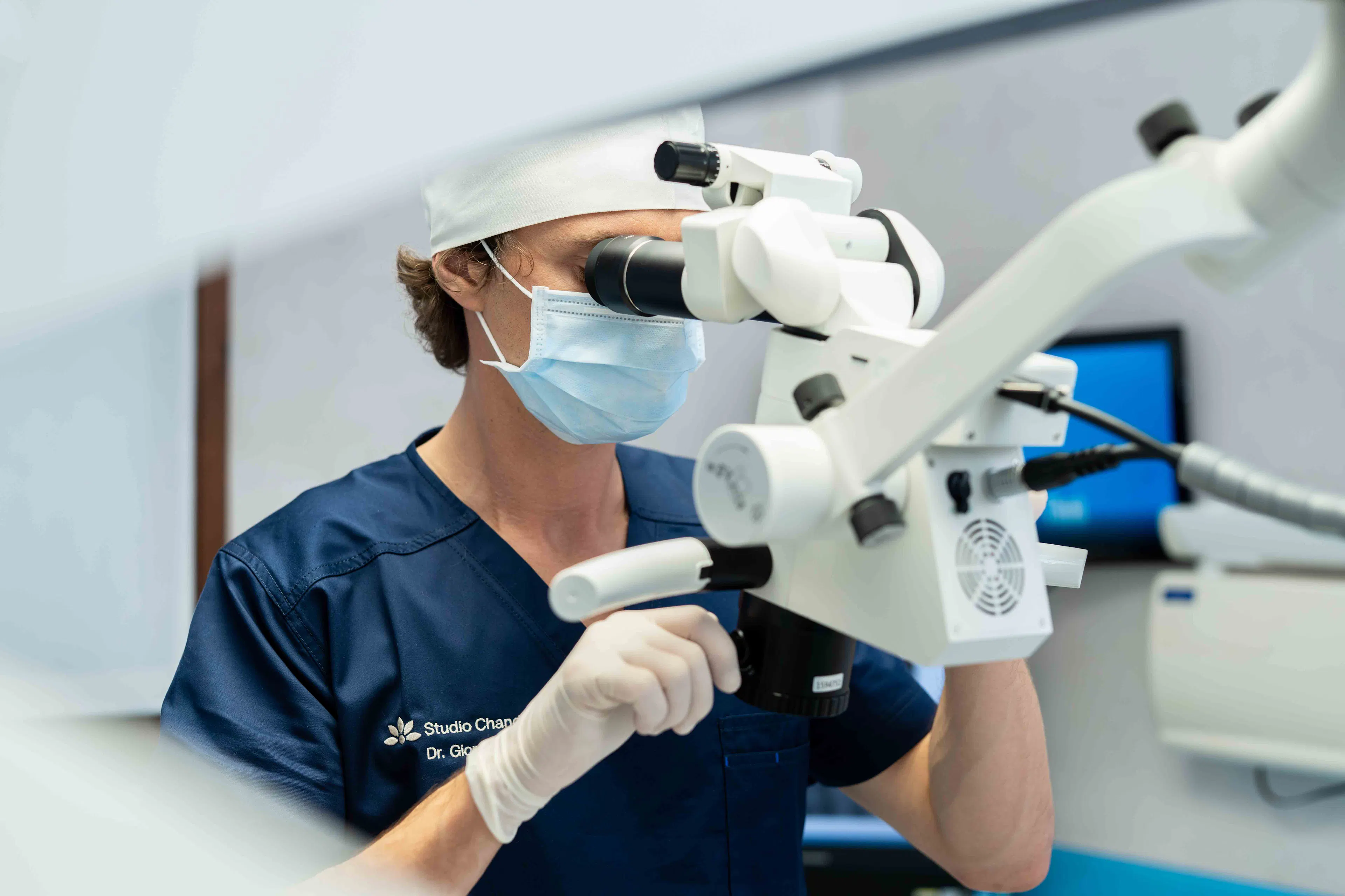 Microscopio clinico operatorio
