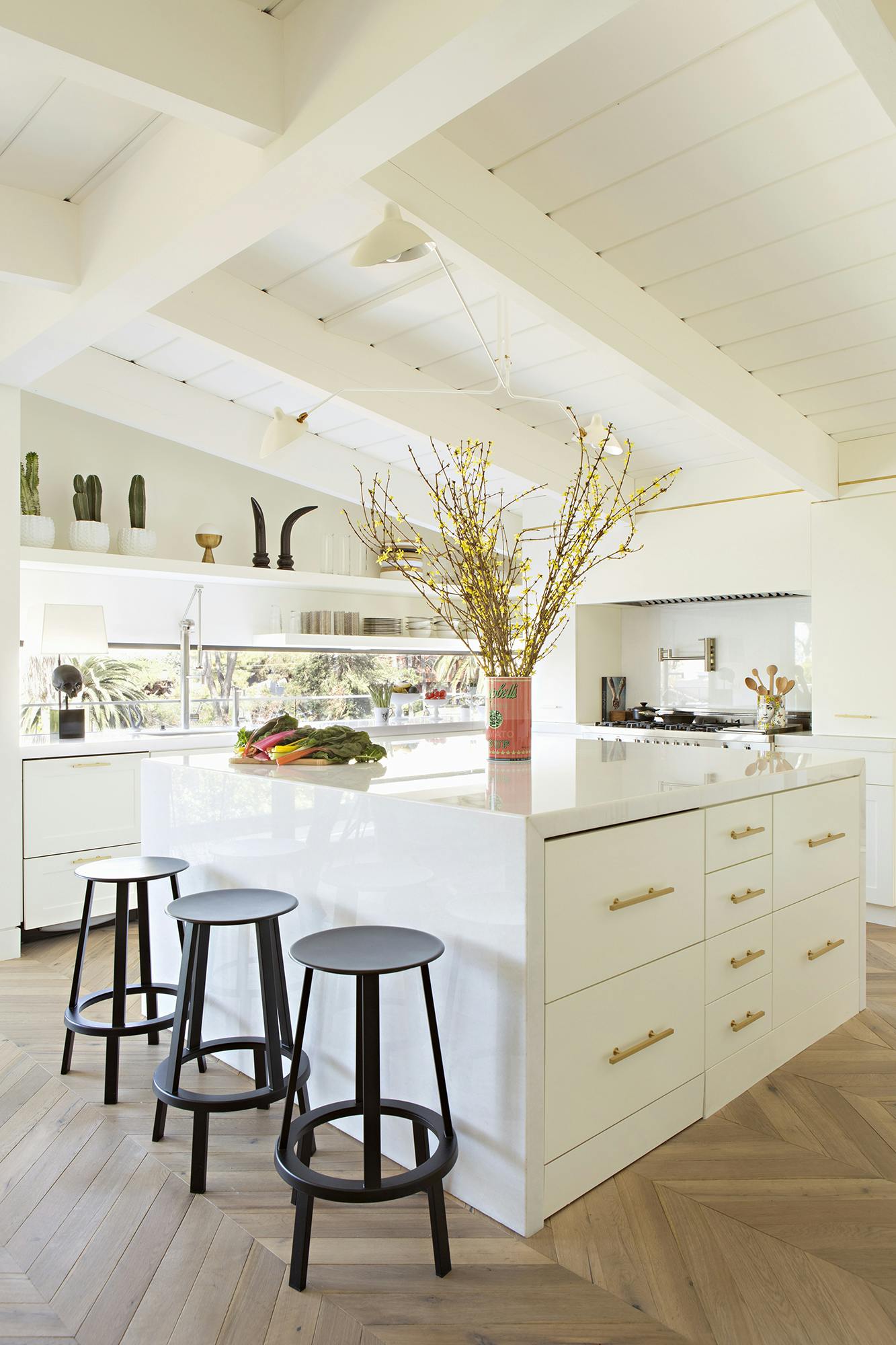 Studio-H-Project-Del-Mar-Midcentury-Private-Residence-Kitchen-Island