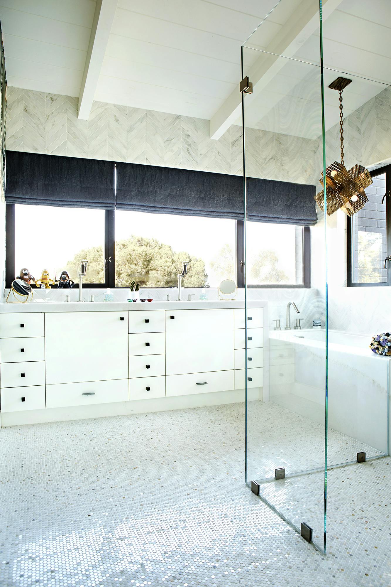 Studio-H-Project-Del-Mar-Midcentury-Private-Residence-Main-Bathroom-Vanity-Shower