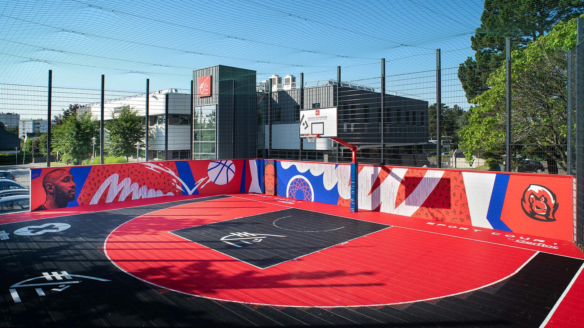 Basketball pitch-cover