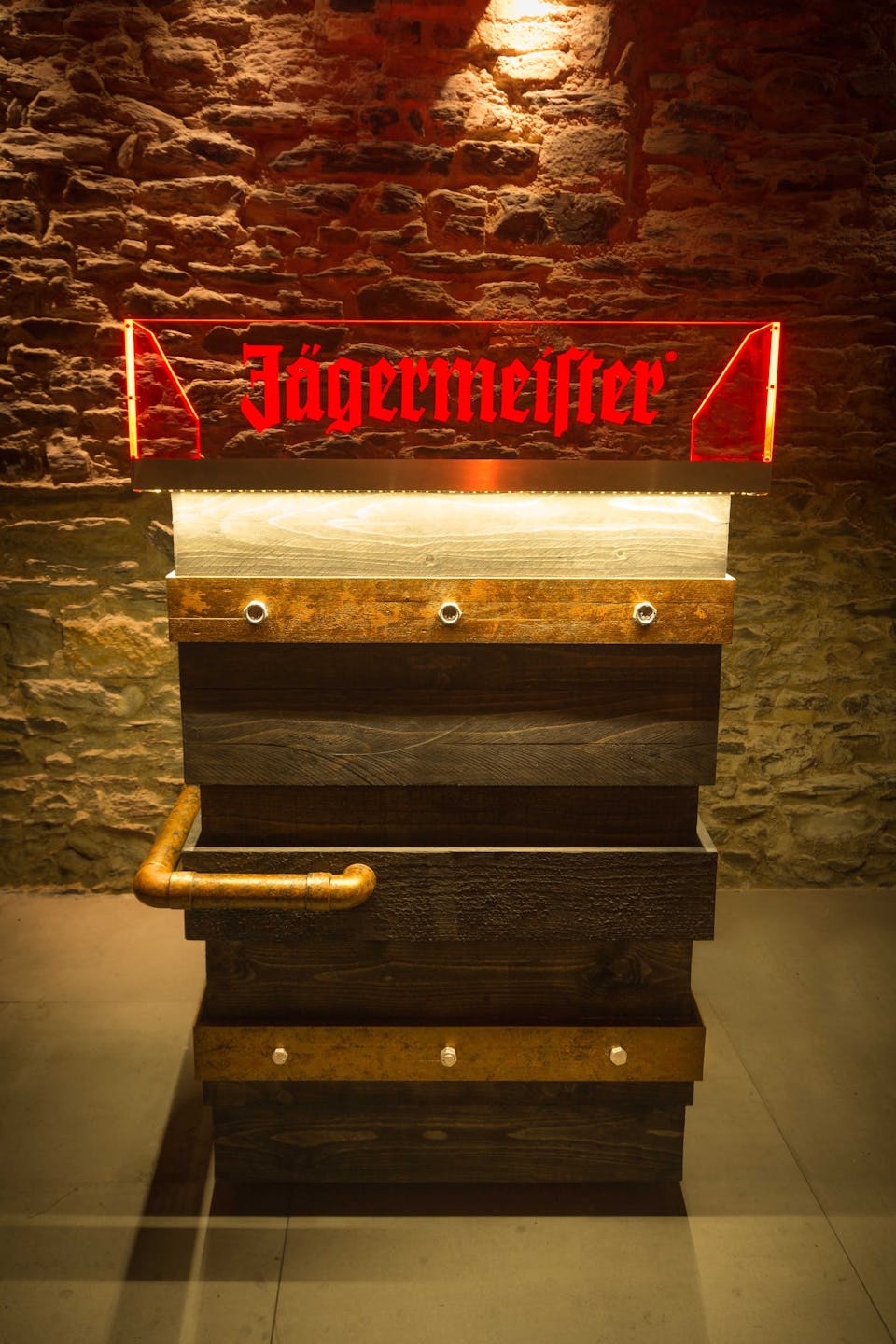 Design produit d'une cabine de DJ Jägermeister signée par l'agence de design Studio Katra.