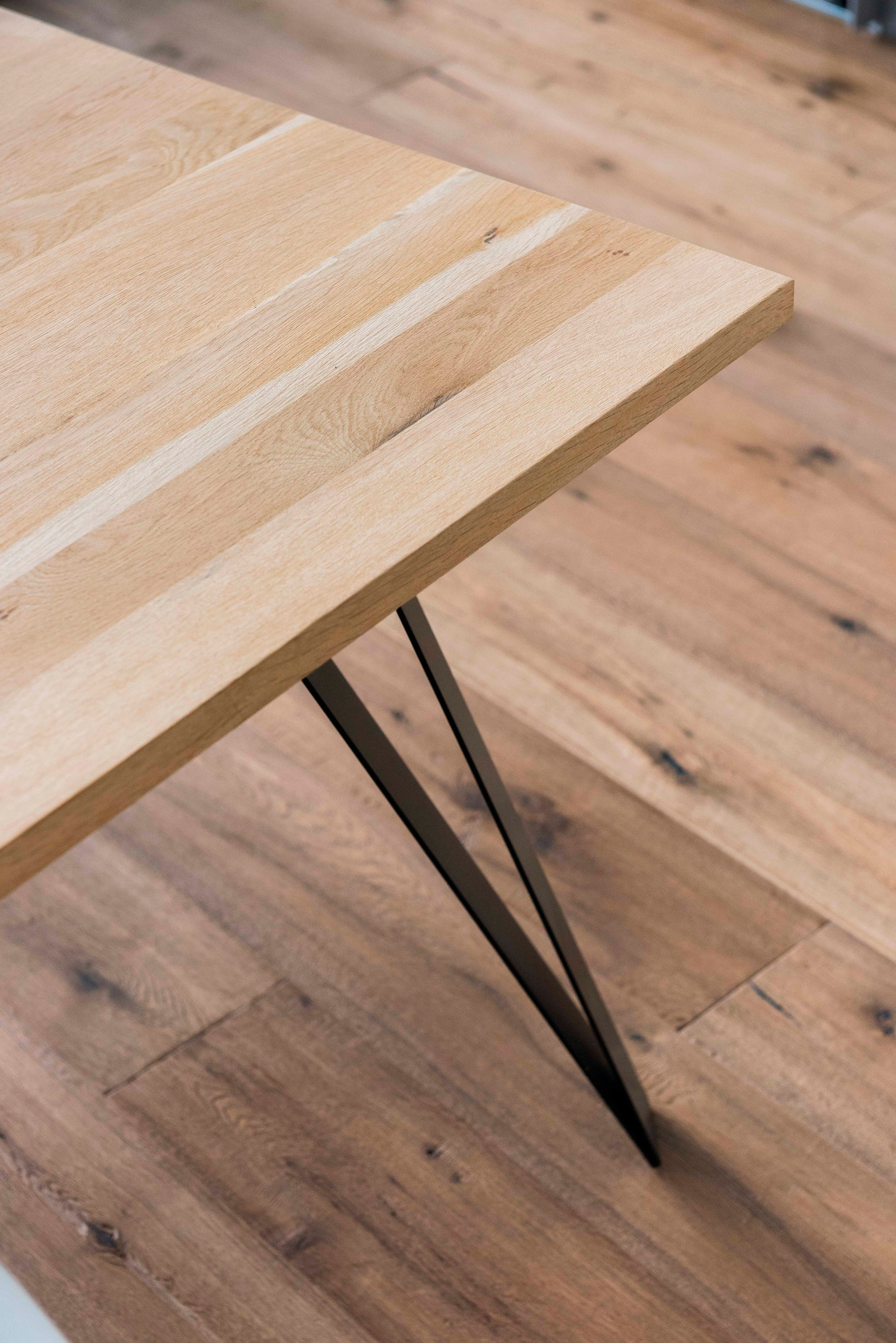 Focus sur l'armature en métal de l'un des produit designé par le Studio Katra.