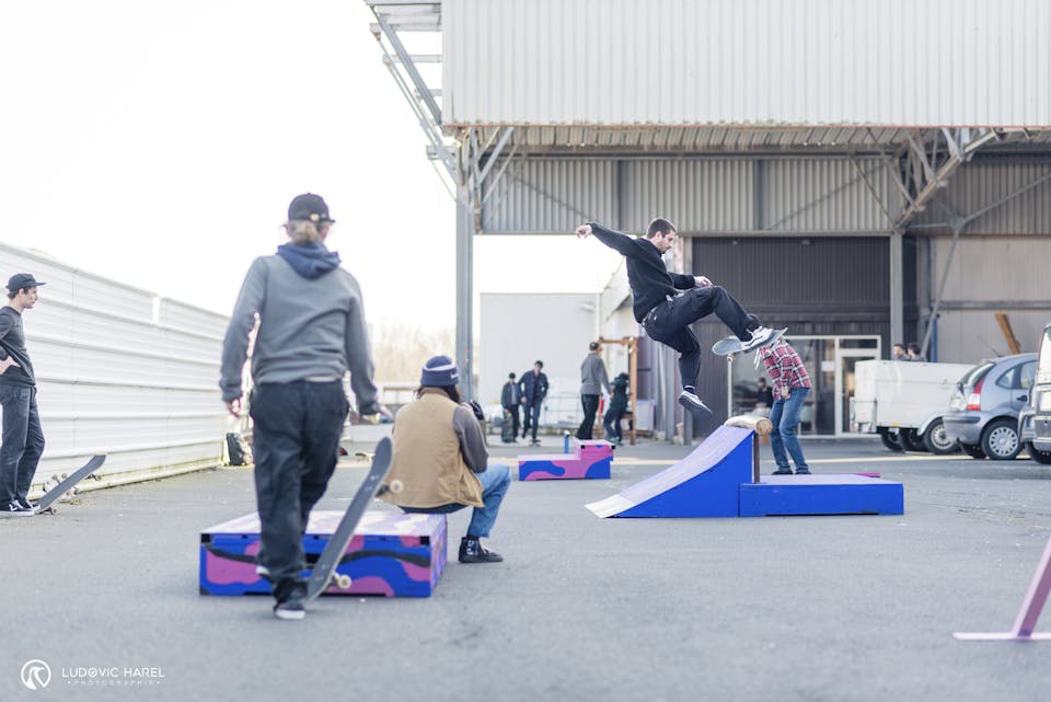 Communauté nantaise de skateurs présents lors de l'événement proposé par Banc Public Skatestore et Studio Katra.