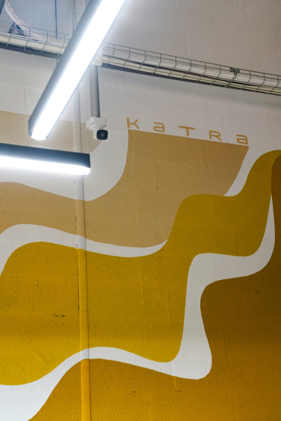 Signature de l'agence de design nantaise Studio Katra sur la fresque murale du Brivet Bio.