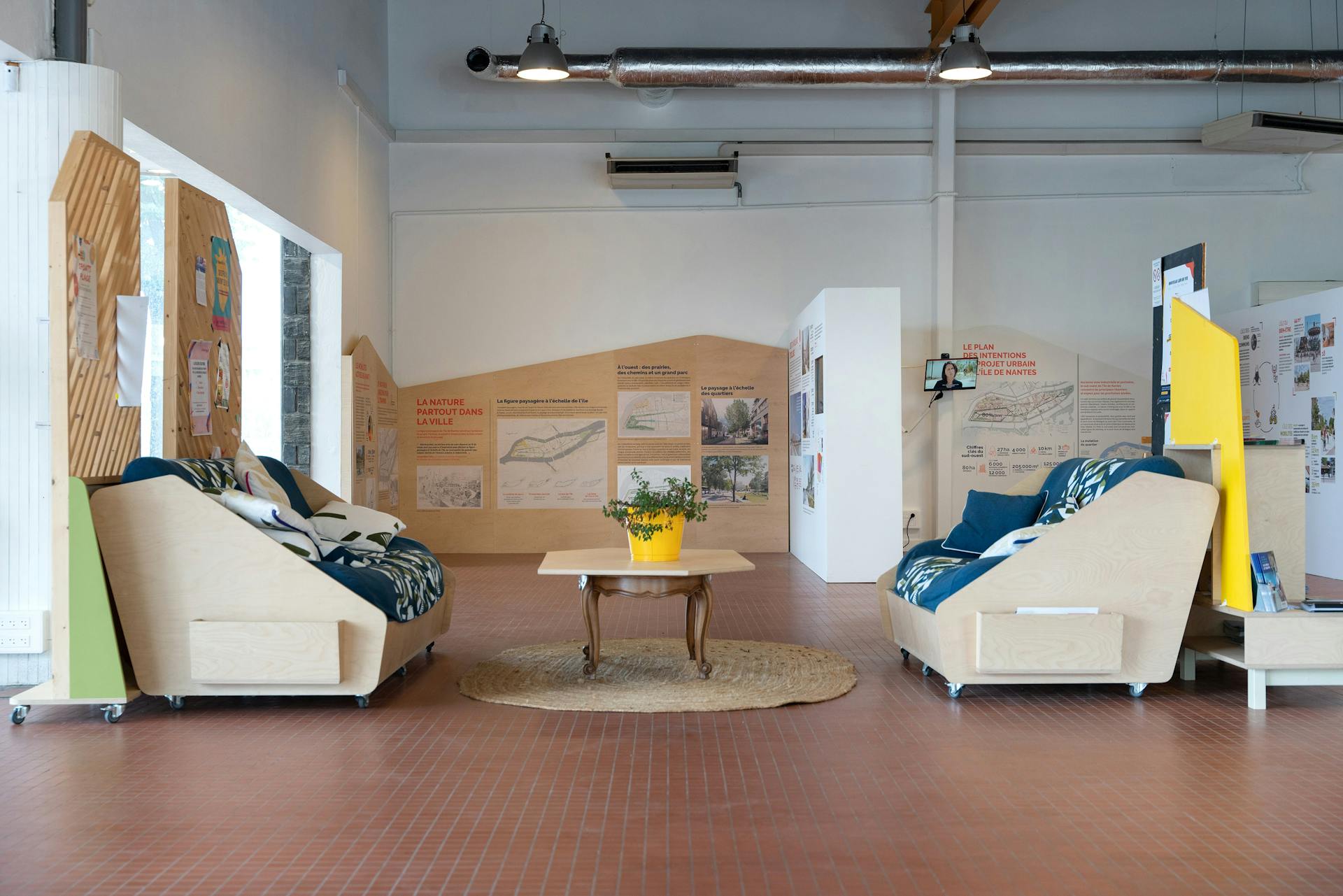 L'espace mobile salon d'intérieur de Labo Diva conçu depuis les ateliers du Studio Katra.