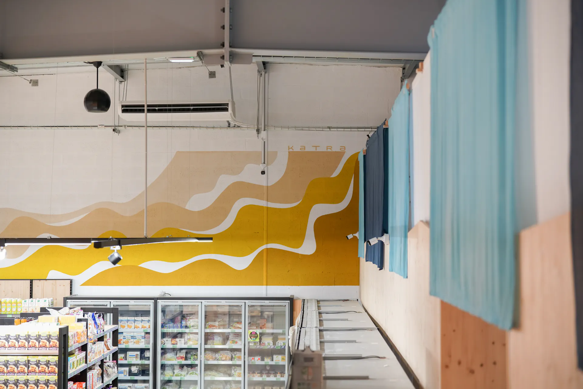 Biocoop le Brivet Bio: Identité visuelle au cœur d'un design d'espace ...