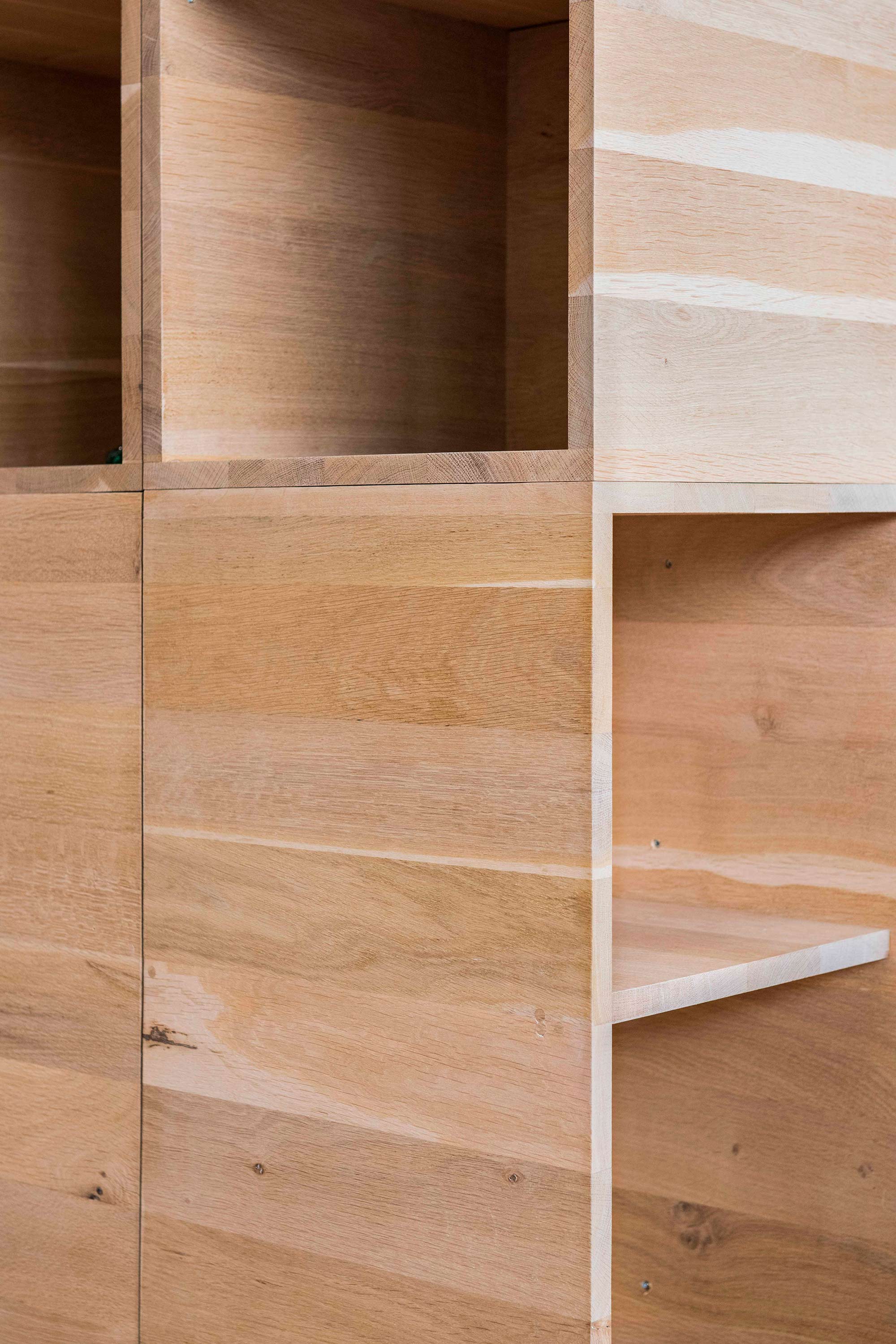 Conception produit d'étagères en bois, commandées par le groupe "Chessé" auprès du Studio Katra.