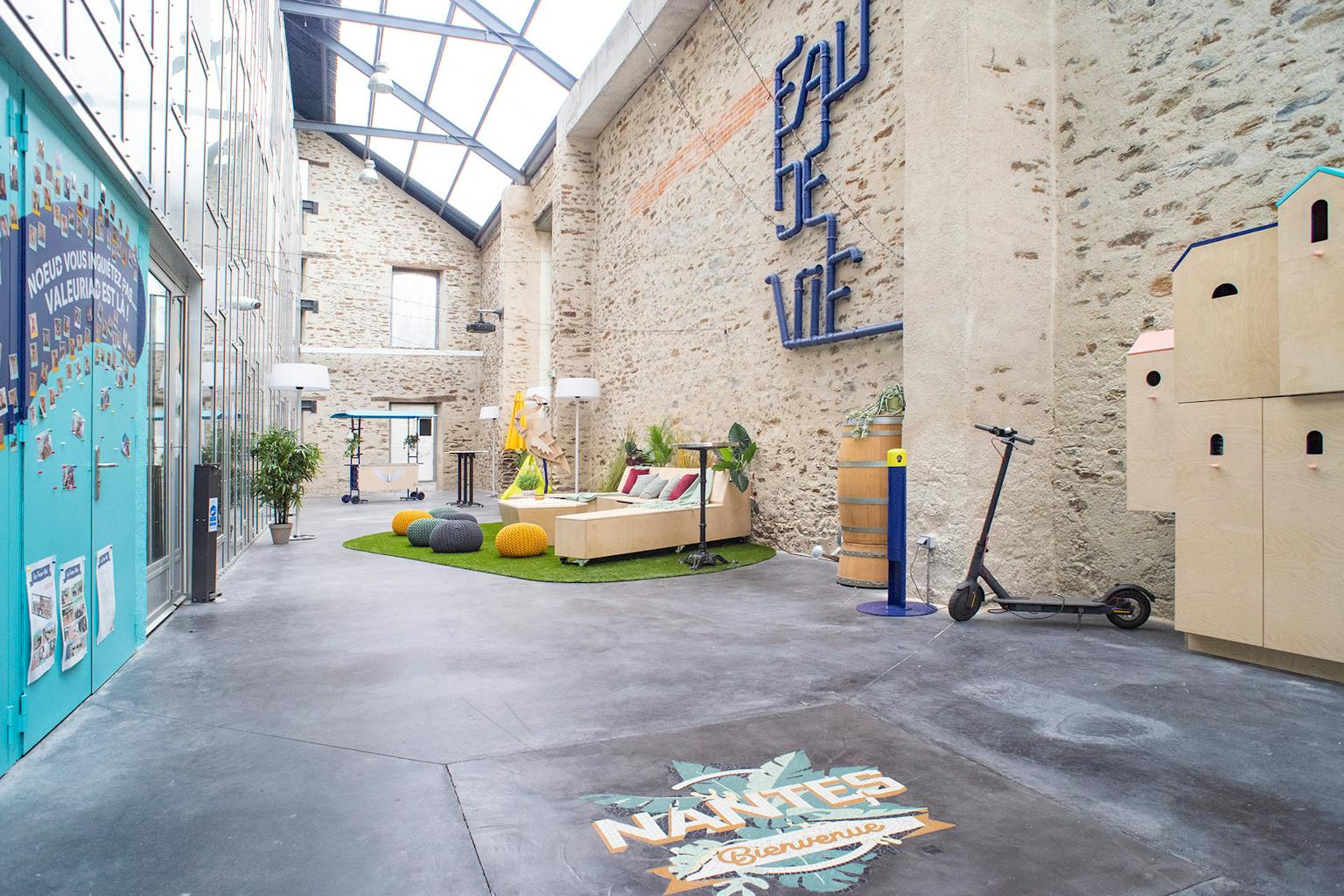 Locaux de Valeuriad après travaux selon la nouvelle identité graphique conçue par Studio Katra et Chifoumi Studio.