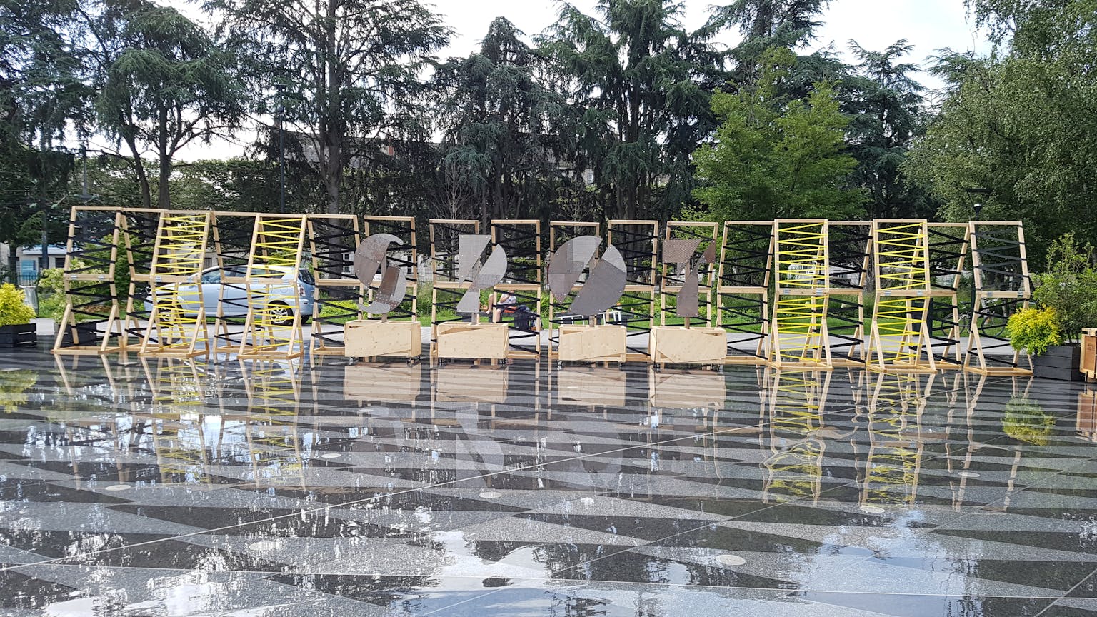 Design d'espace et scénographie du festival de l'initiative jeune SPOT au miroir d'eau de Nantes.