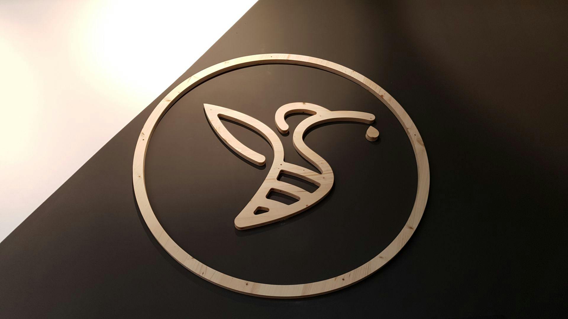 Découpe du nouveau logo du Sillon bio dans du bois.