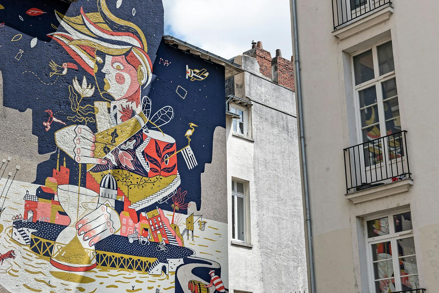 Les quais de la Fosse accueillent une nouvelle peinture murale et une identité visuelle pensée par le Studio Katra.
