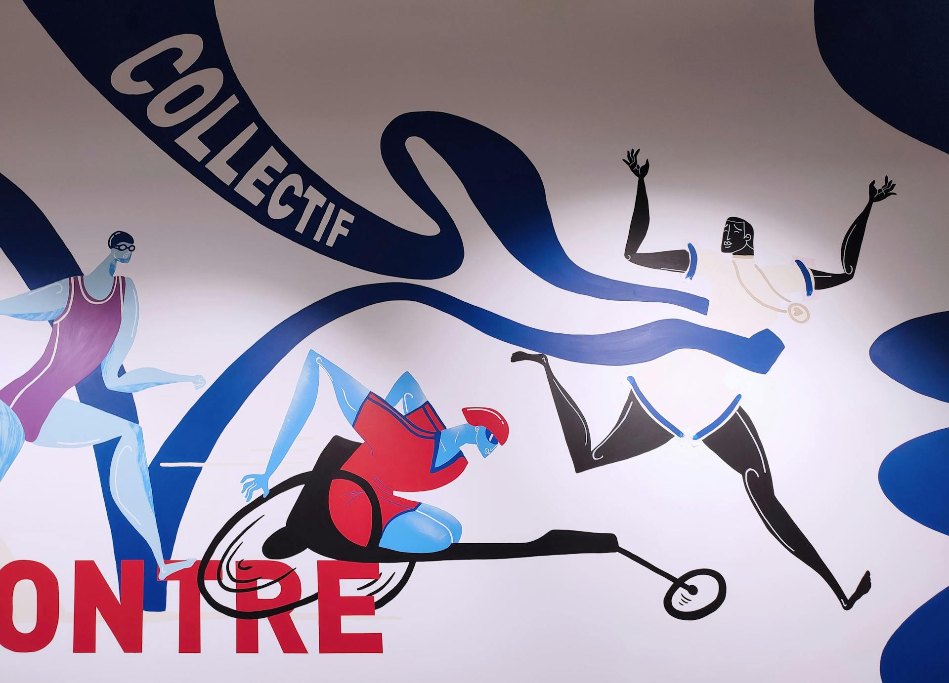 Fresque de l'agence de Design Graphique Studio Katra pour Intersport. On y voit les inscriptions "Rencontre" et "Collectif", ainsi que plusieurs coureurs franchissant une sorte de ligne d'arrivée.