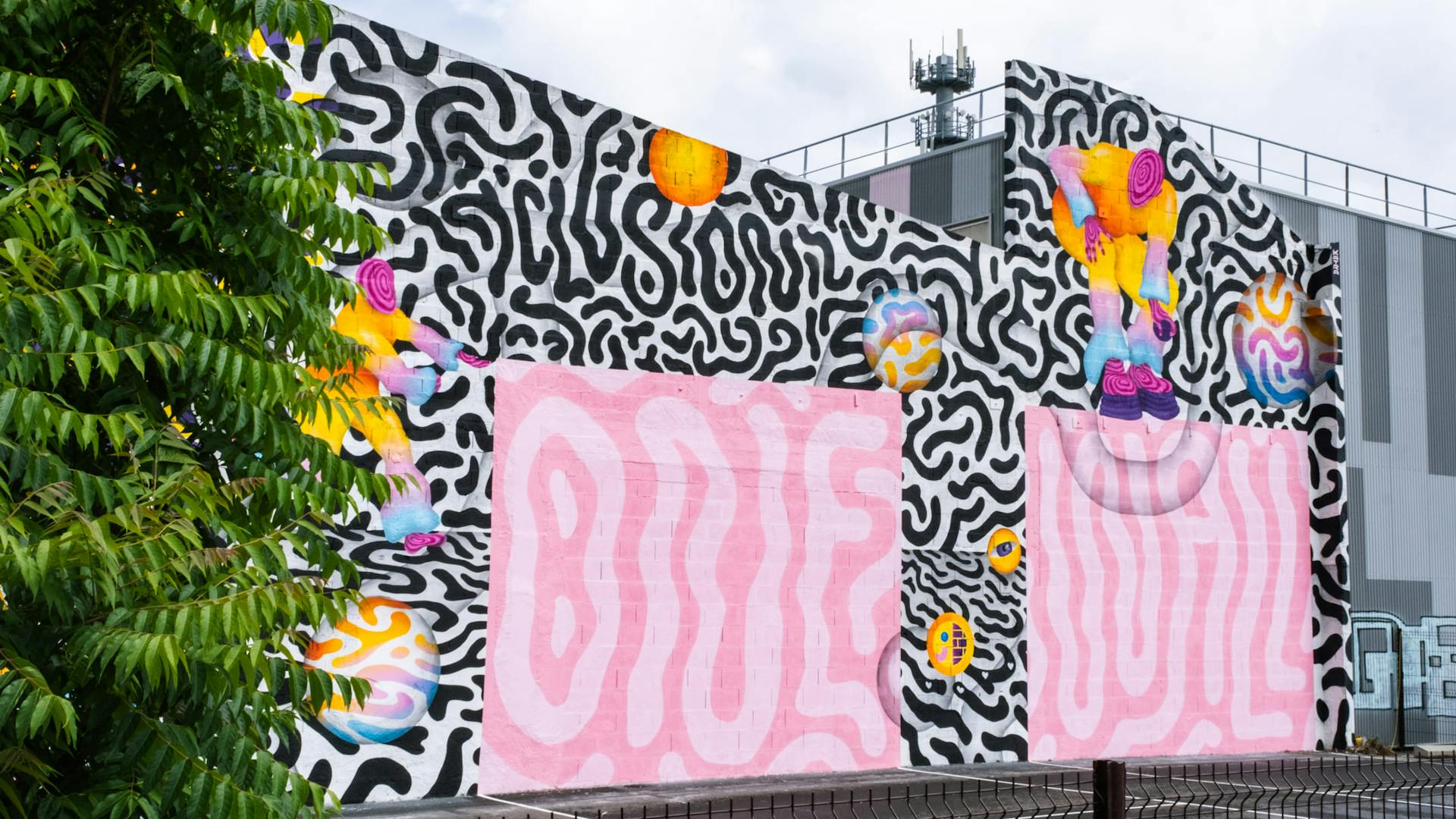 One Wall - Design Actif, Fresque Street Art & Terrain de sport -cover