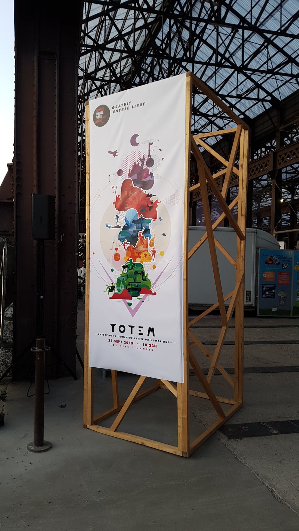 Affiche de l'entrée de l'événement Totem sous les Nefs de l'Île de Nantes.