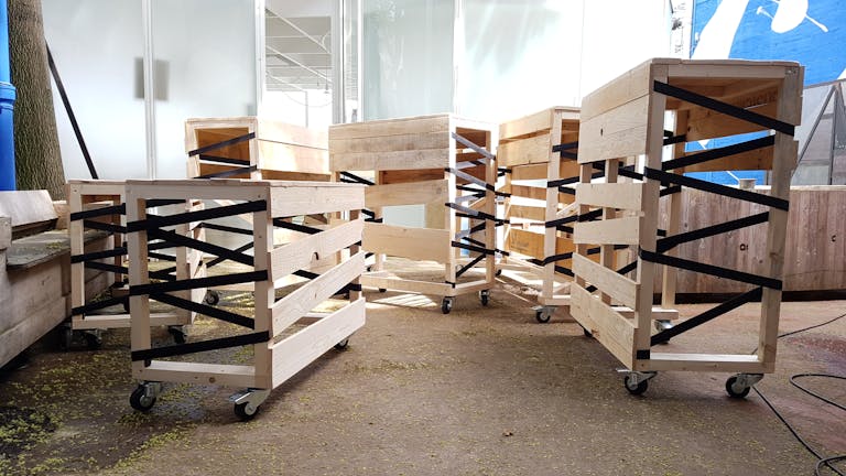 Caissons de bois à roulettes produits pour la métropole nantaise et son festival de la jeunesse SPOT.