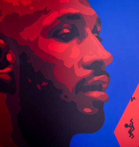 Focus sur la peinture murale de Boris Diaw effectuée lors du projet street art de terrain de basket de la Caisse d'épargne.